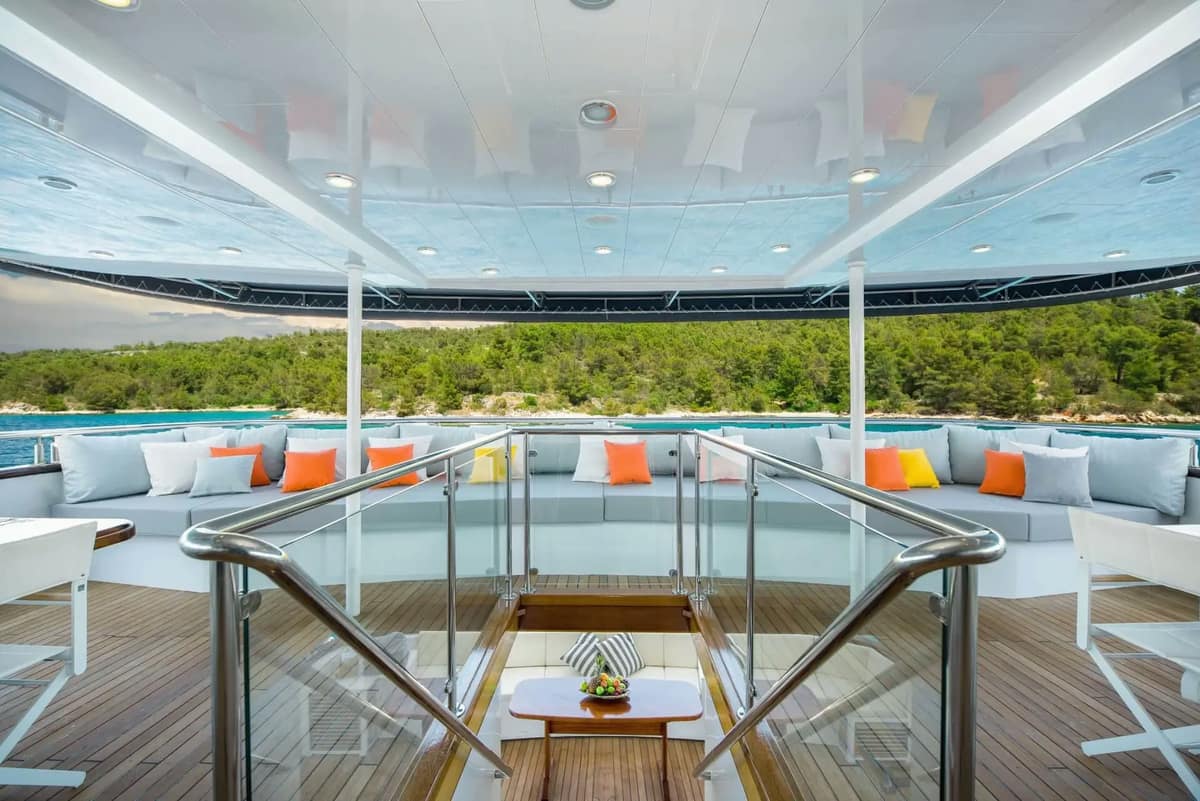 Dubrovnikcharter deck