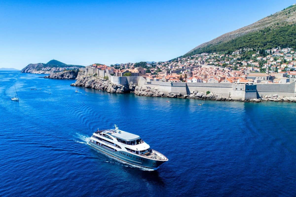 Dubrovnikcharter exterior