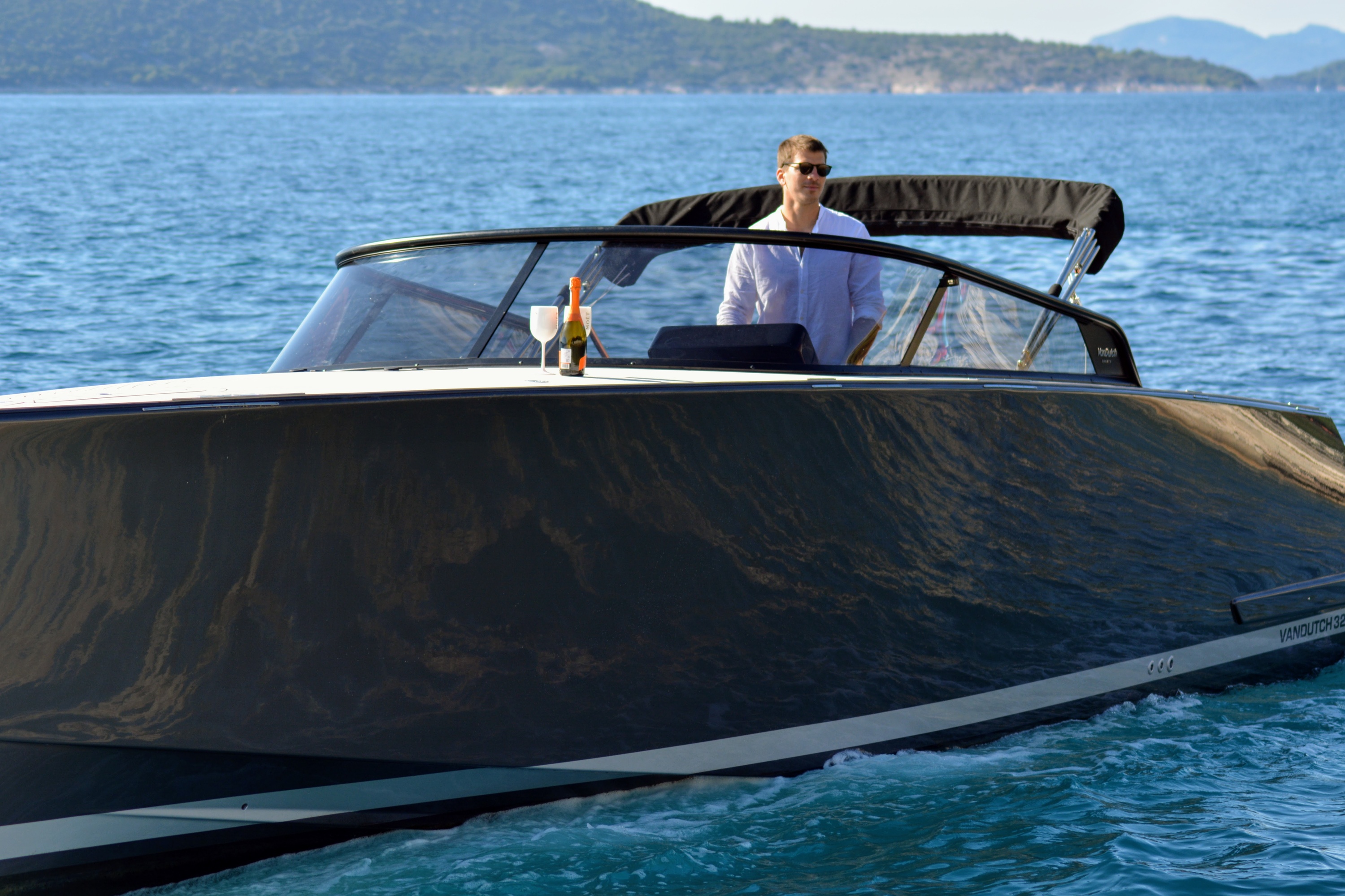 VanDutch 32 photo 19