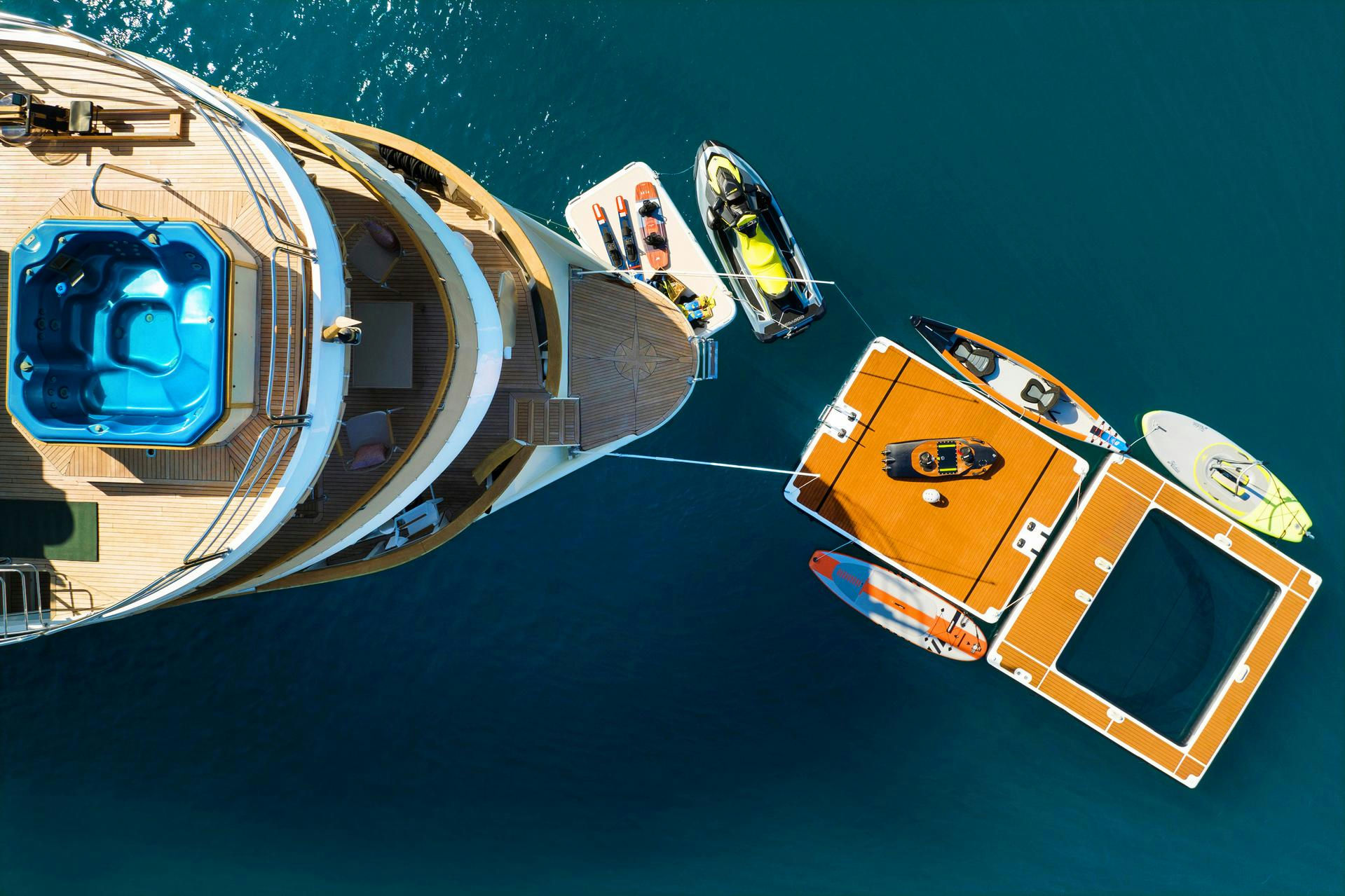 La Perla featured boat exterior image