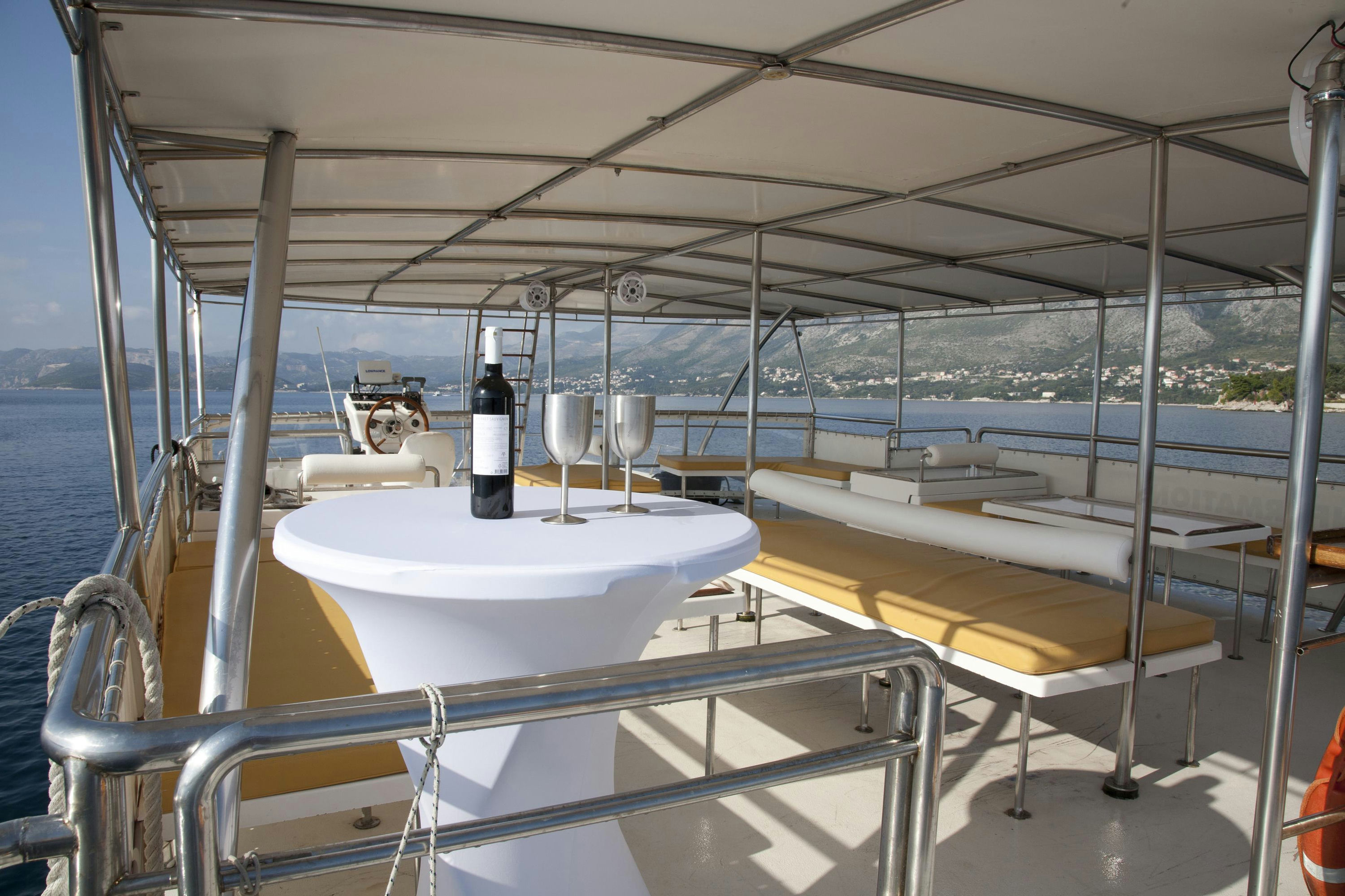 Exterior Day Catamaran 17 image 4