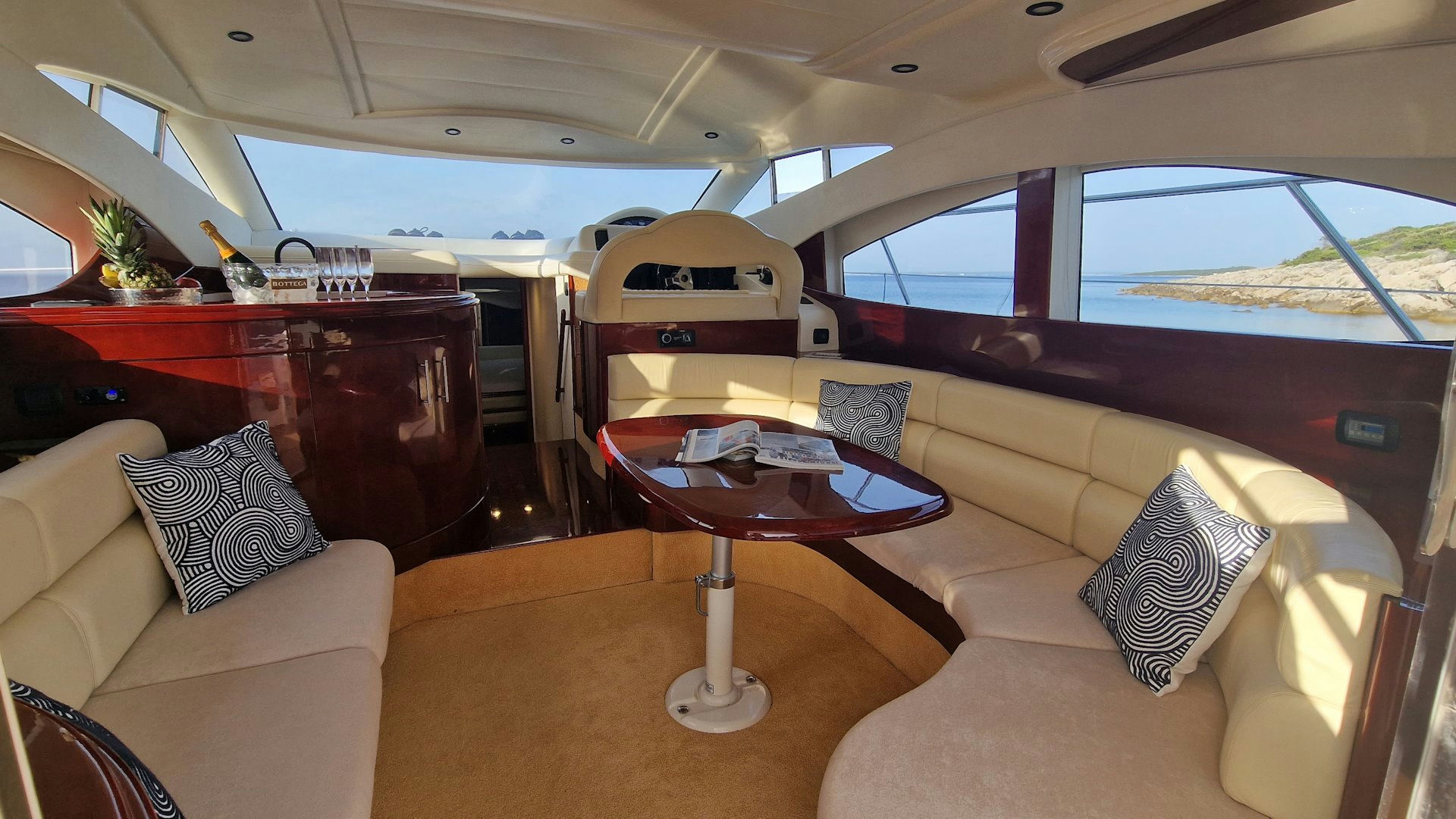 Interior Astondoa 46 Fly image 11