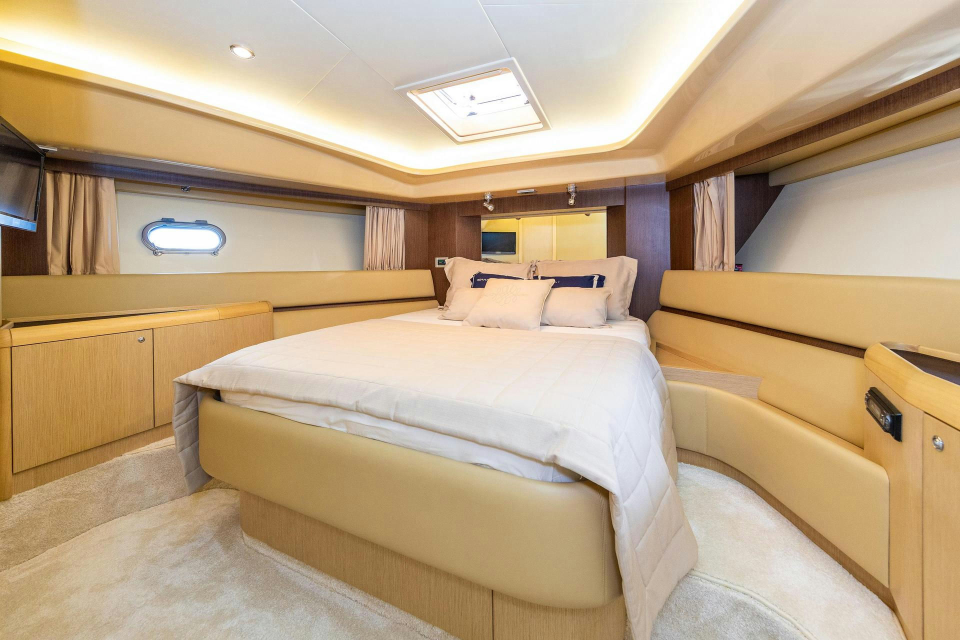 Interior Ferretti 591 image 18