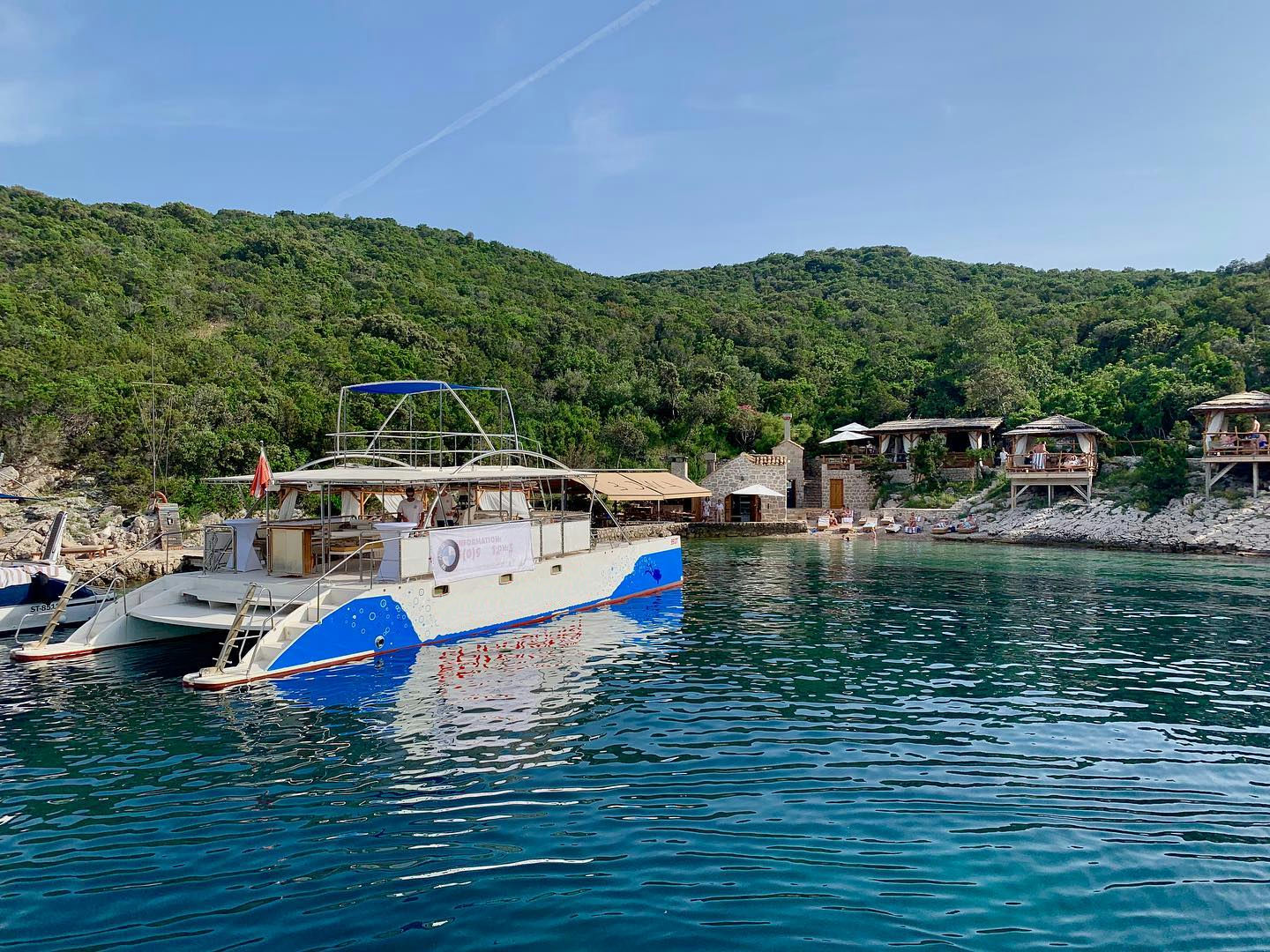 Exterior Day Catamaran 17 image 1