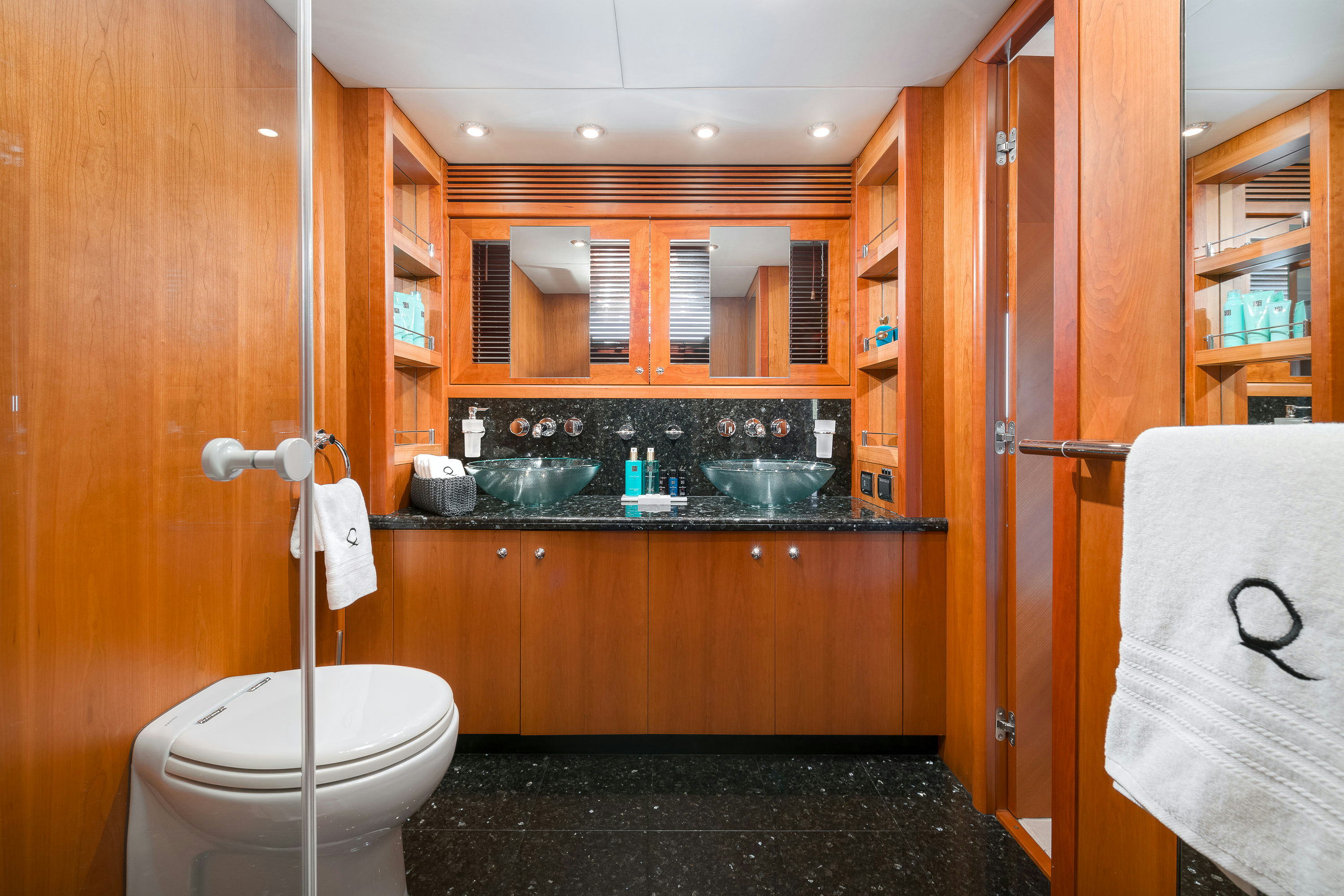 Interior PREDATOR 108 image 32