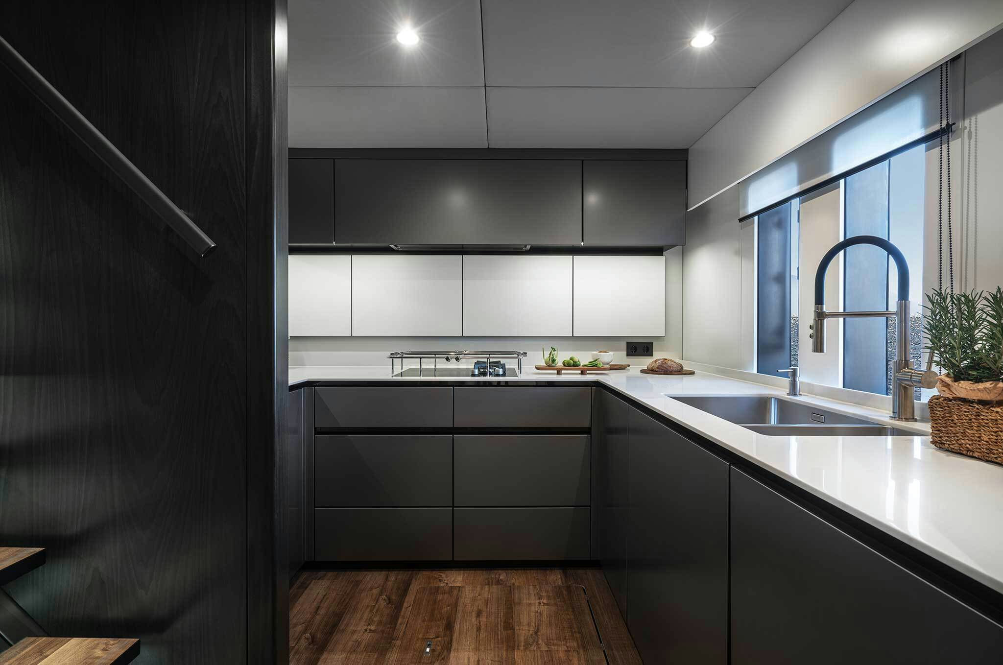 Interior SUNREEF 70 POWER image 20