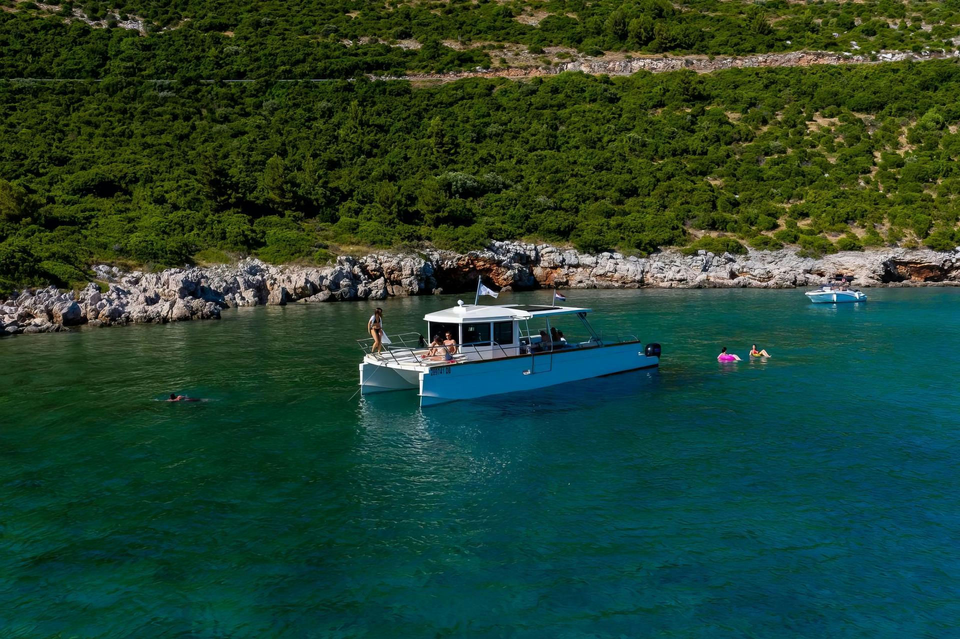 Exterior Day Catamaran 12 image 9