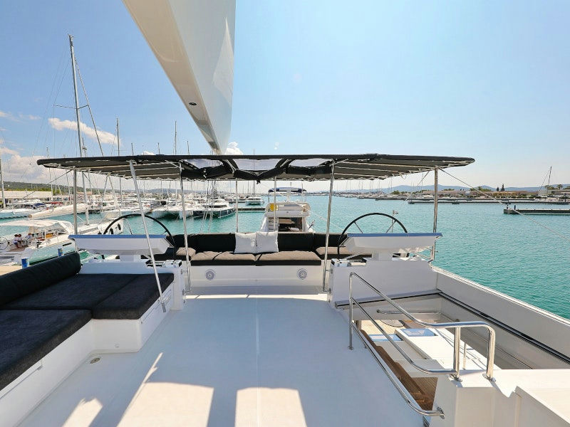 Lagoon 620 sundeck 2