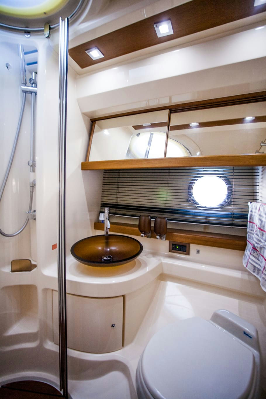 Interior Azimut 43 image 17