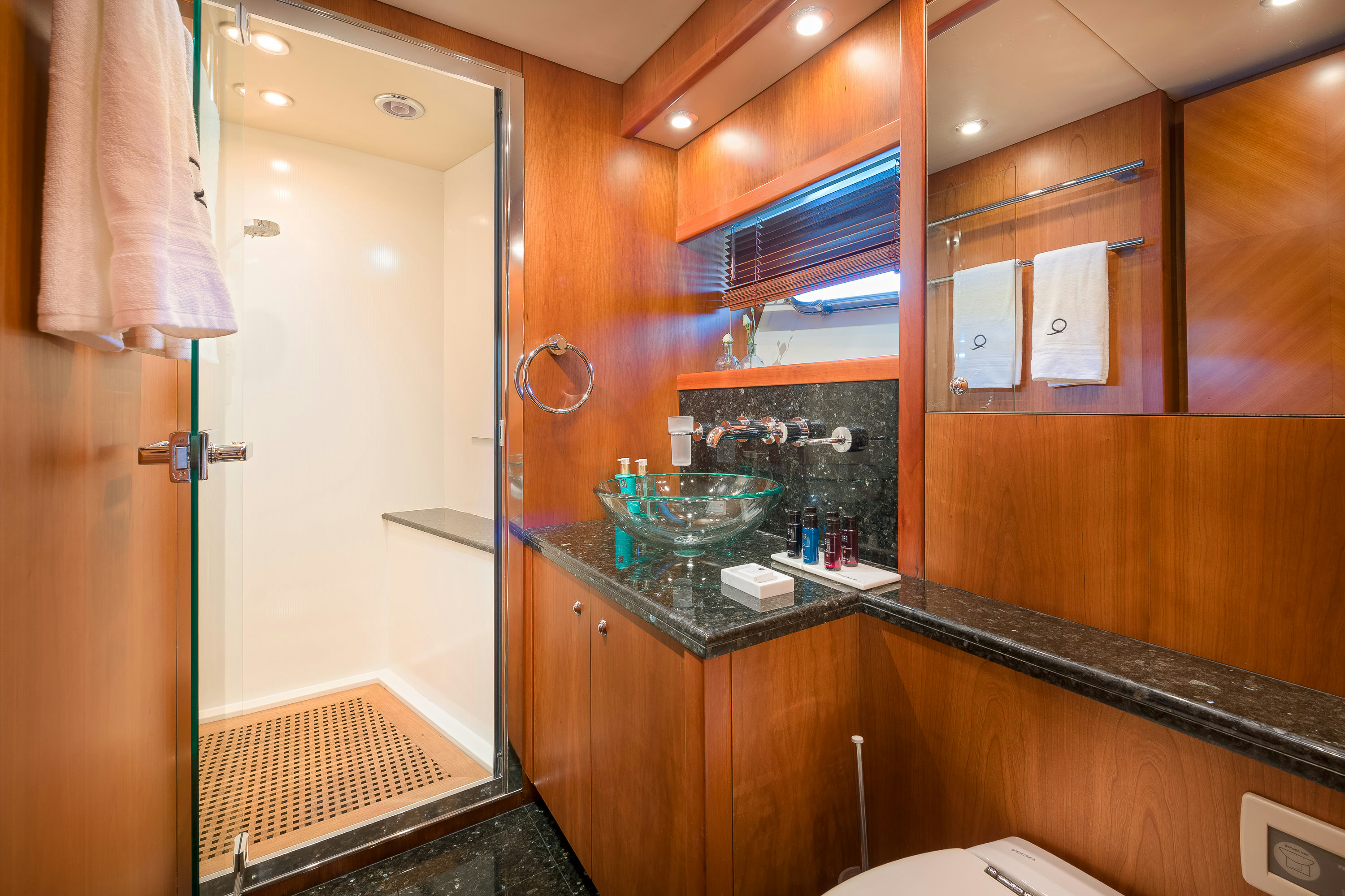 Interior PREDATOR 108 image 41