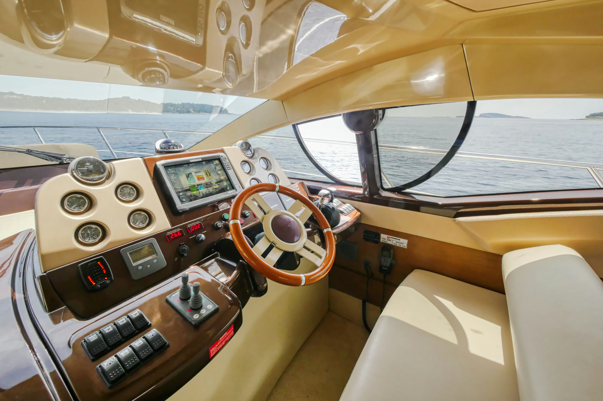 Interior Azimut 43 image 12