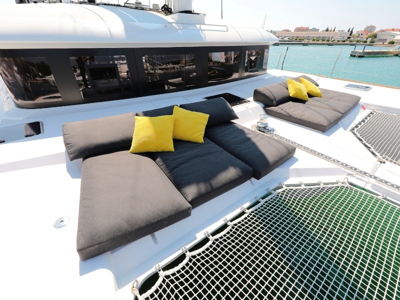 Lagoon 620 sundeck 1