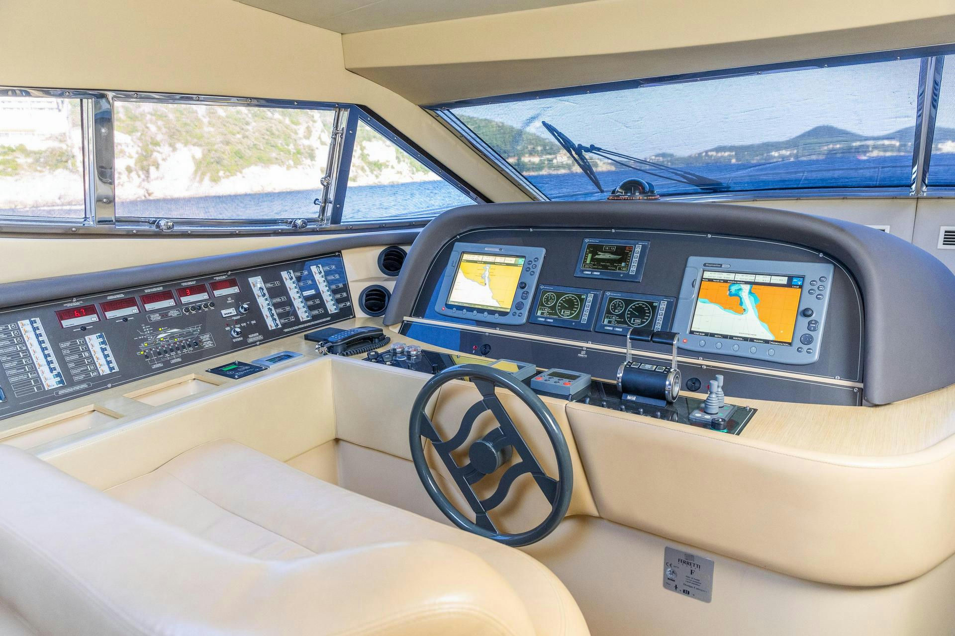 Interior Ferretti 591 image 13