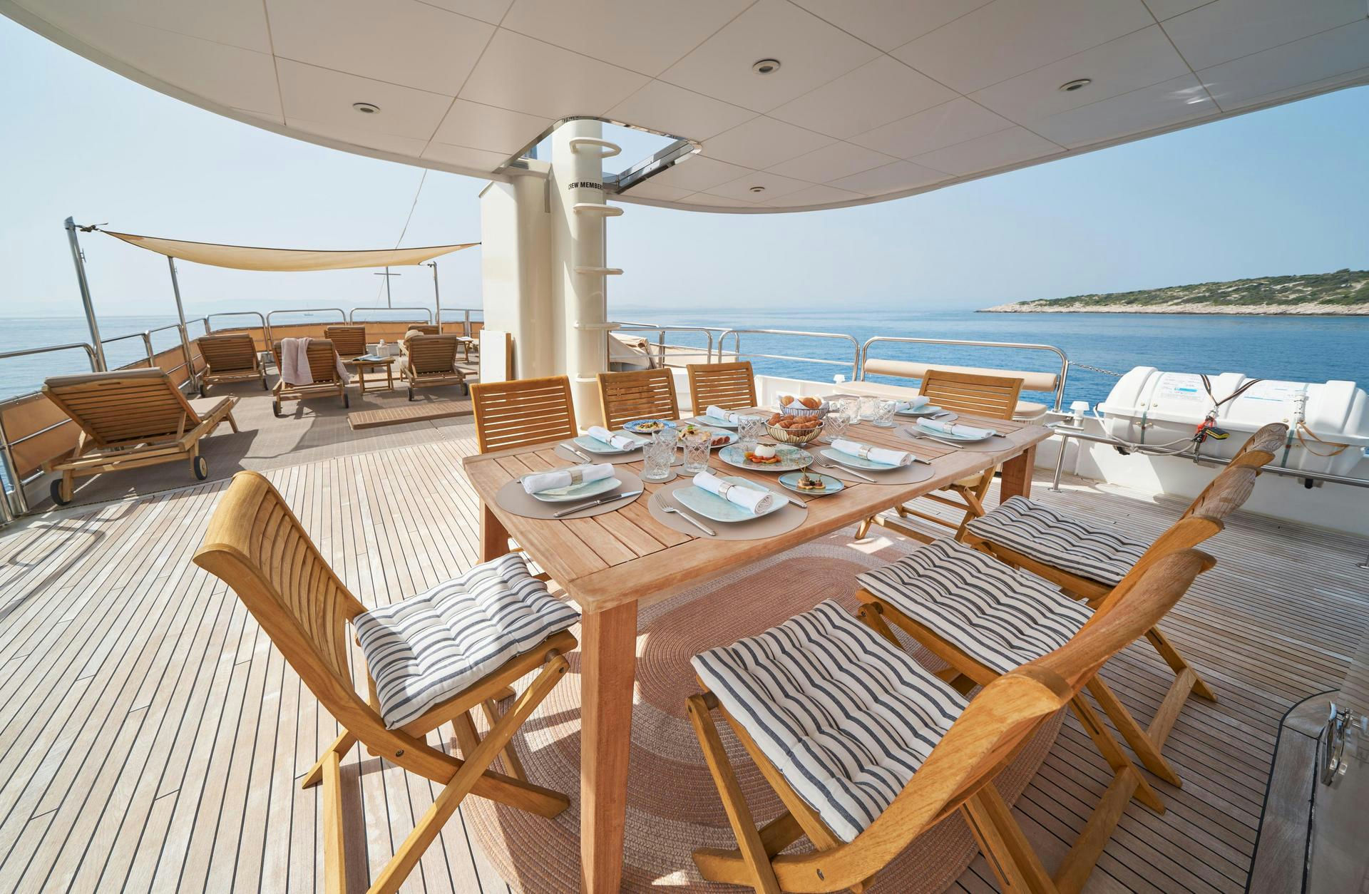 Exterior La Perla image 2