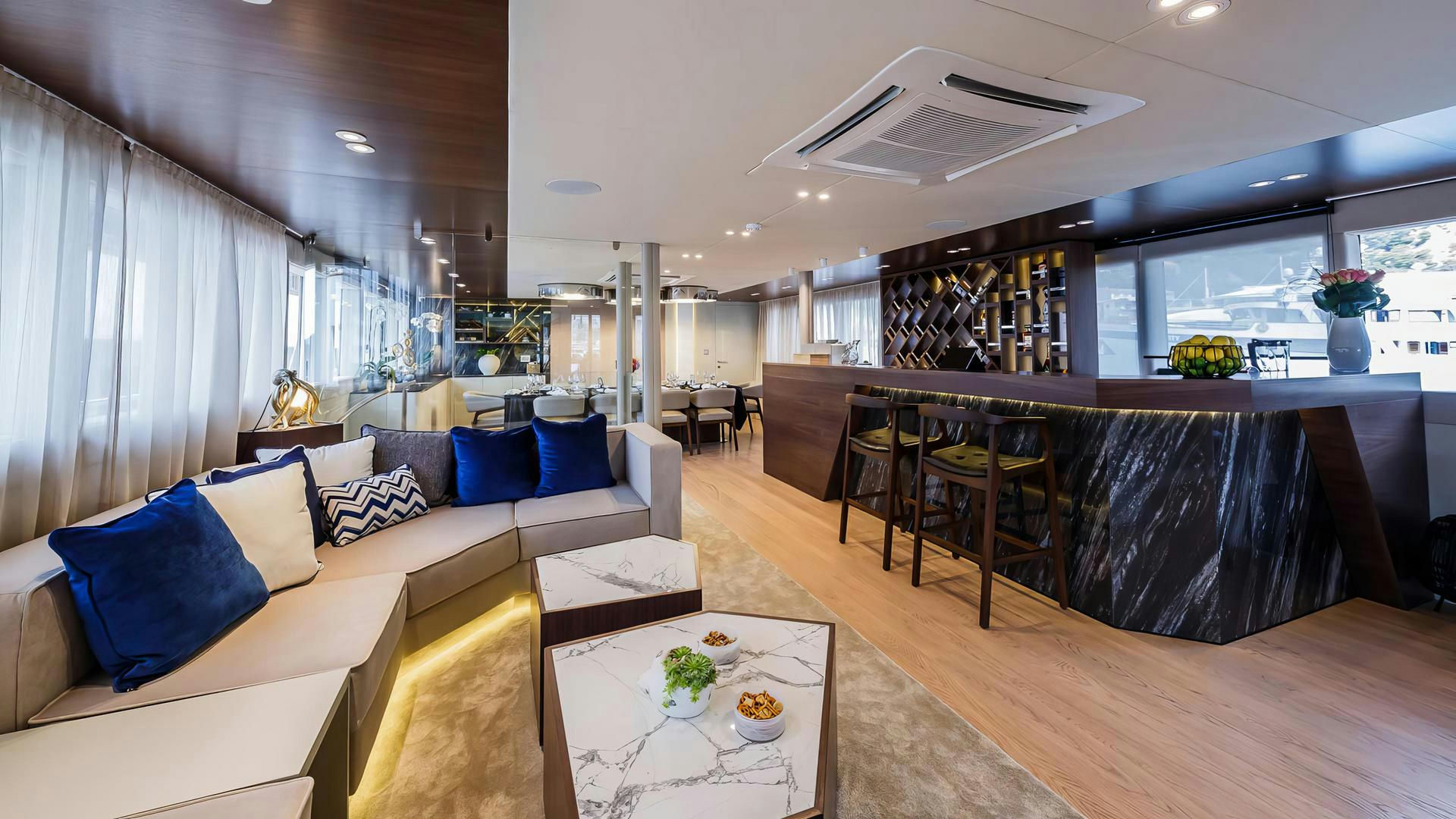 Interior Clase Azul image 9