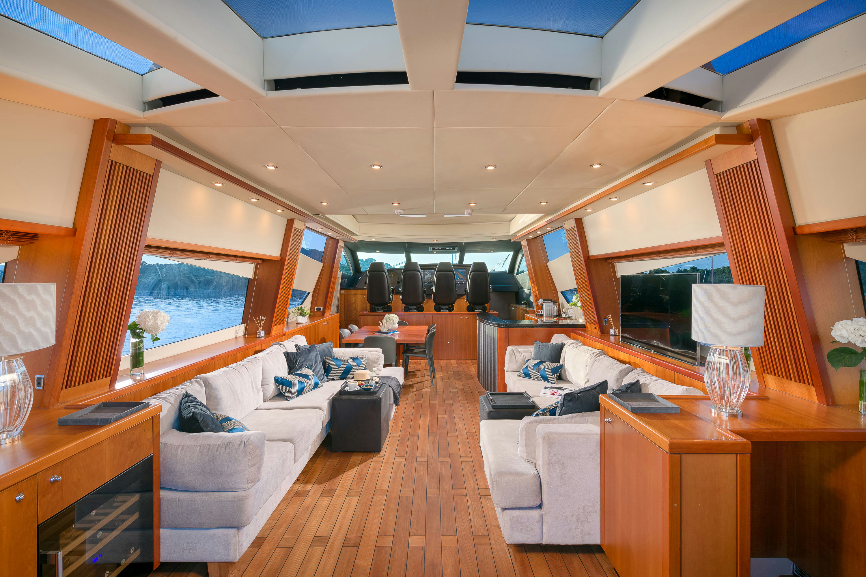 Interior PREDATOR 108 image 25