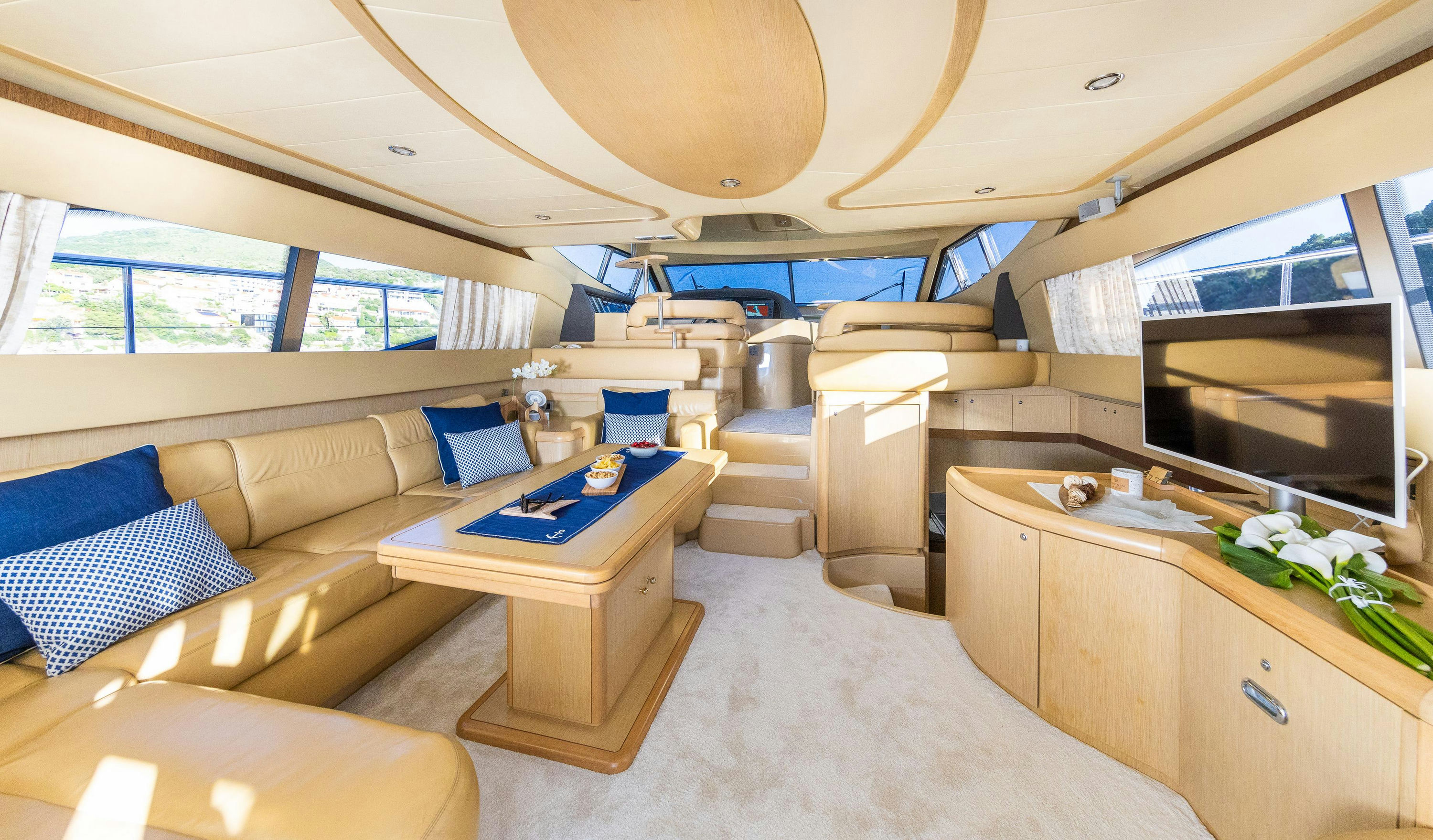 Interior FERRETTI 591 image 10
