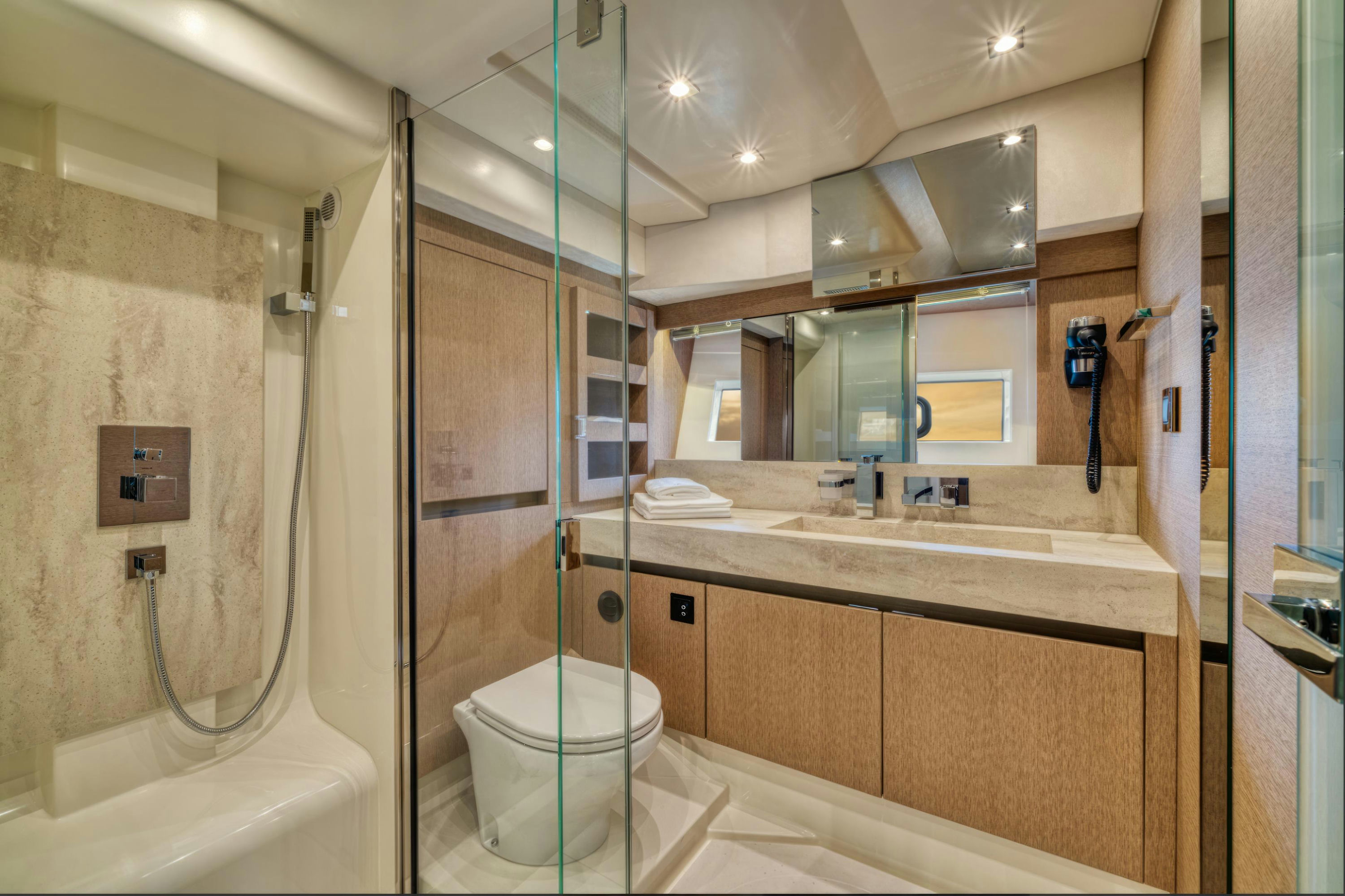 Interior PRESTIGE 690 image 17