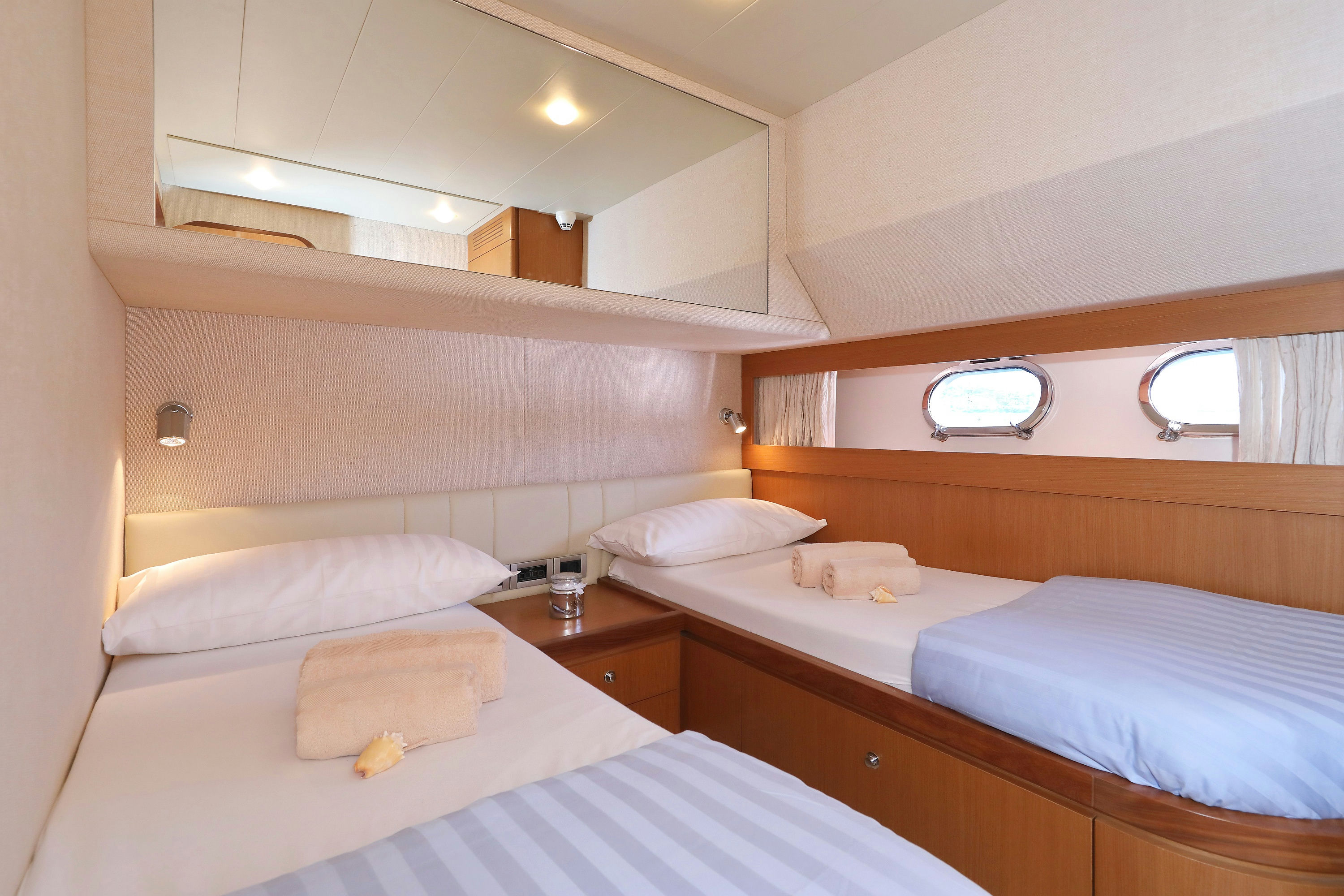 Interior FERRETTI 681 image 24