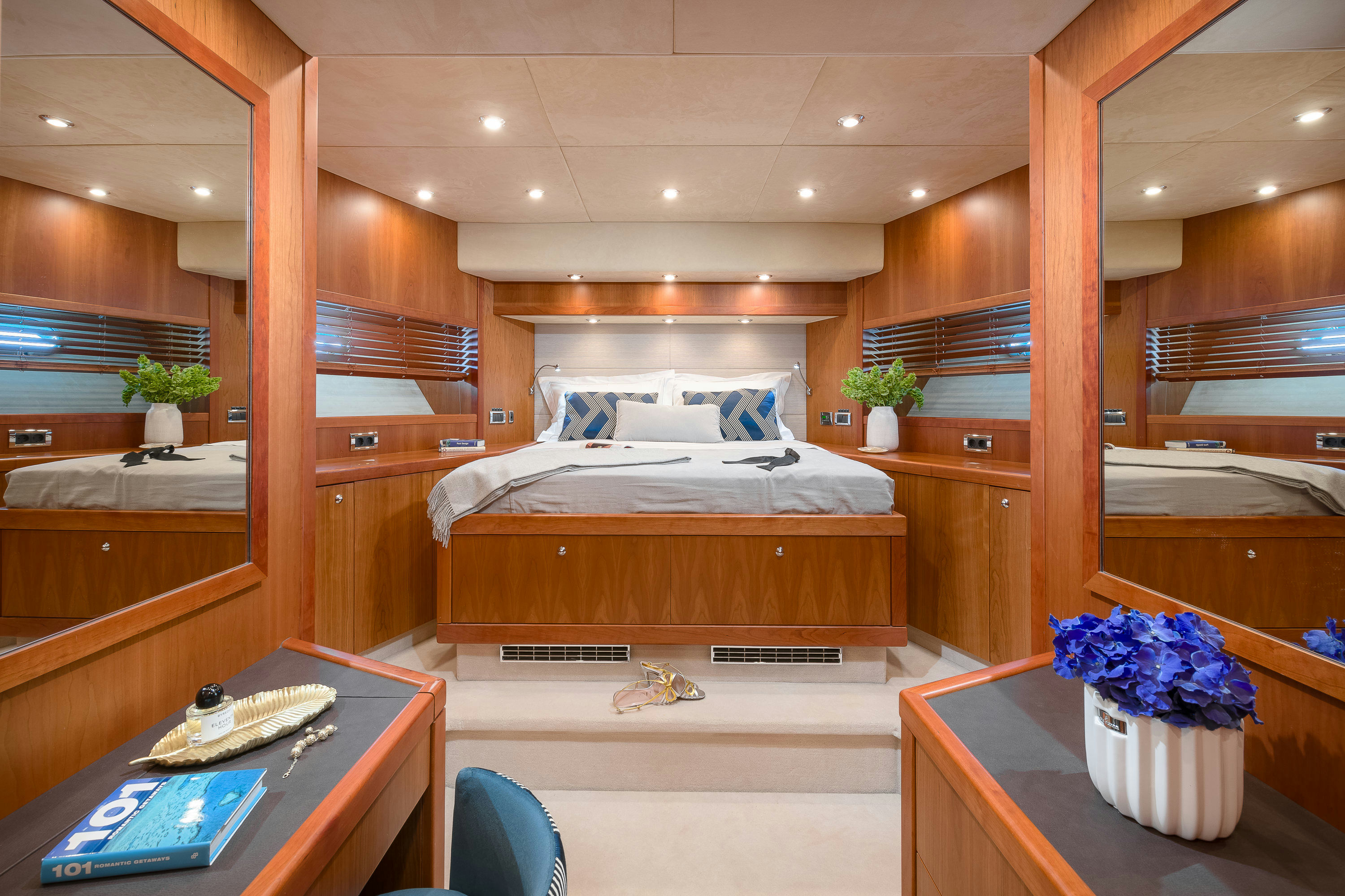 Interior PREDATOR 108 image 36