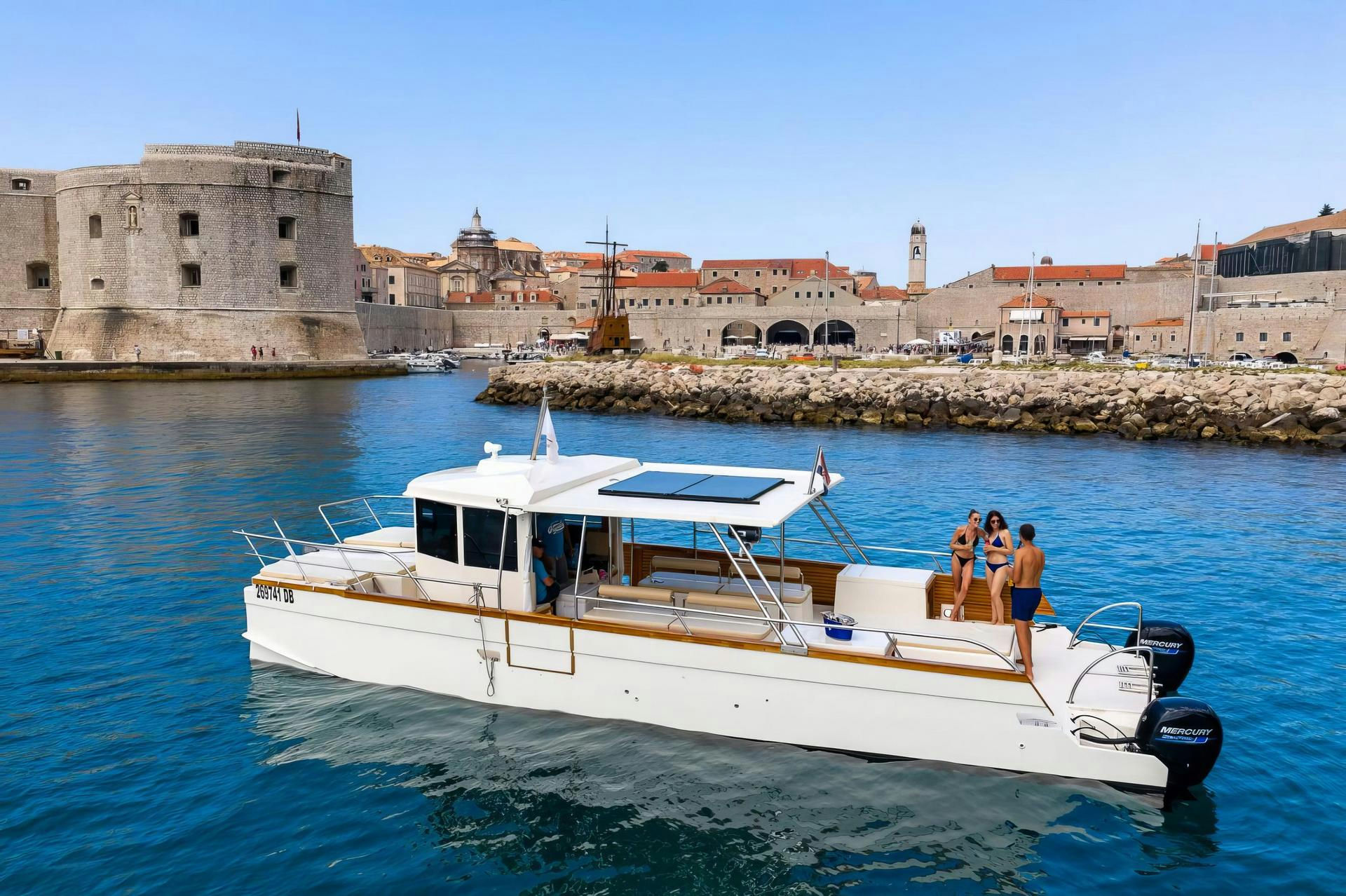 Exterior Day Catamaran 12 image 6