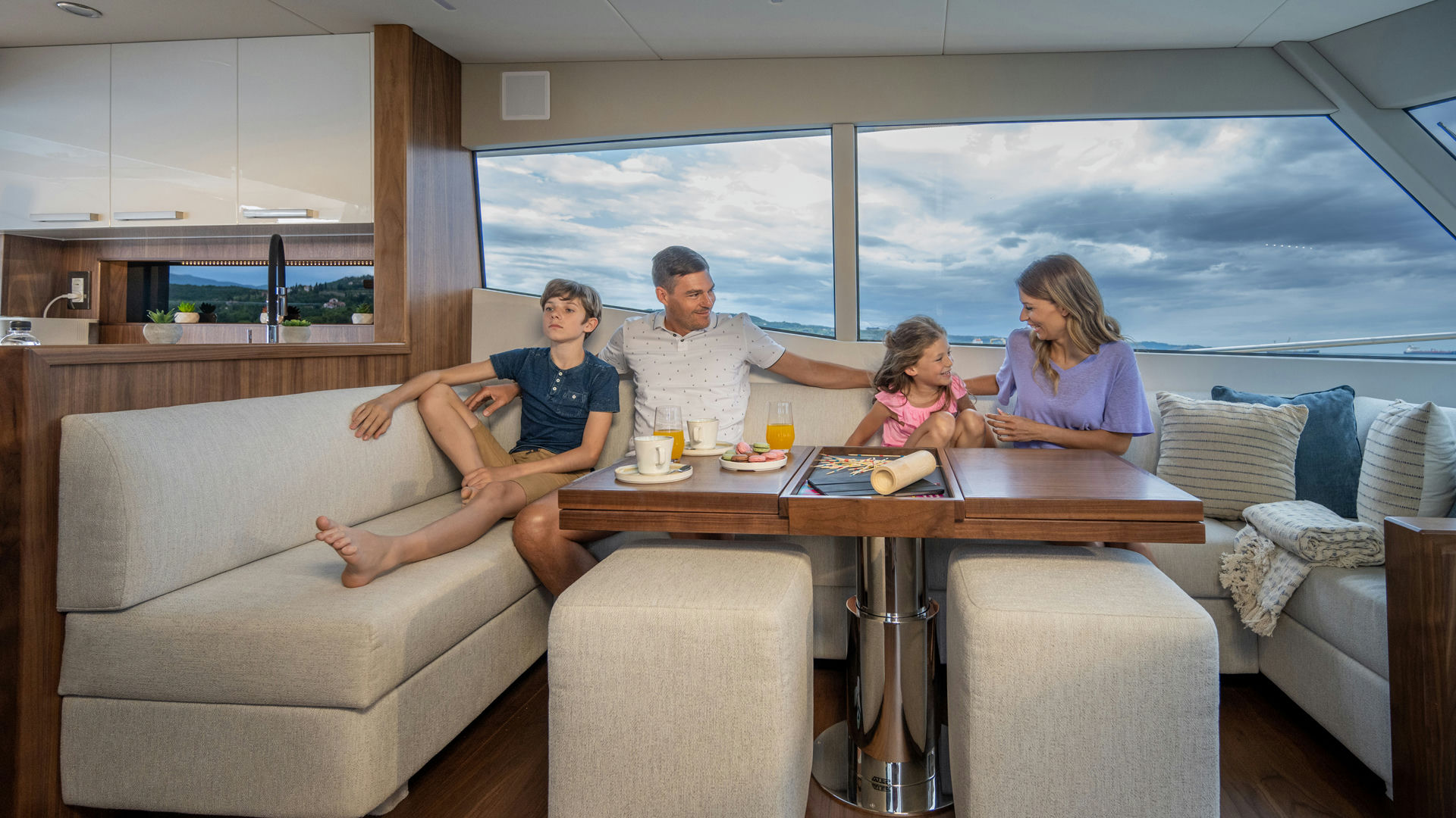 Interior Monachus 70 Fly image 11