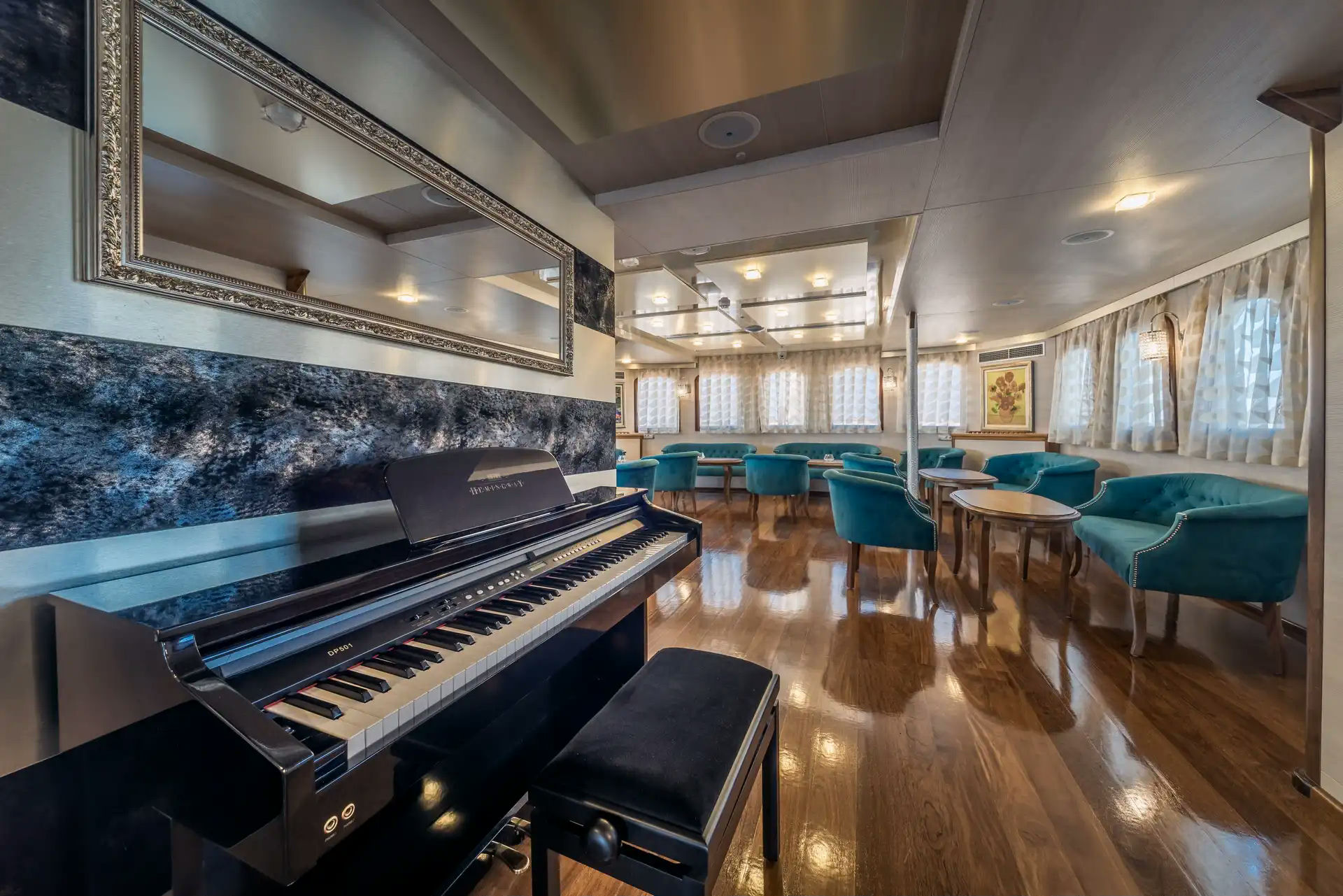 Interior CASABLANCA image 10