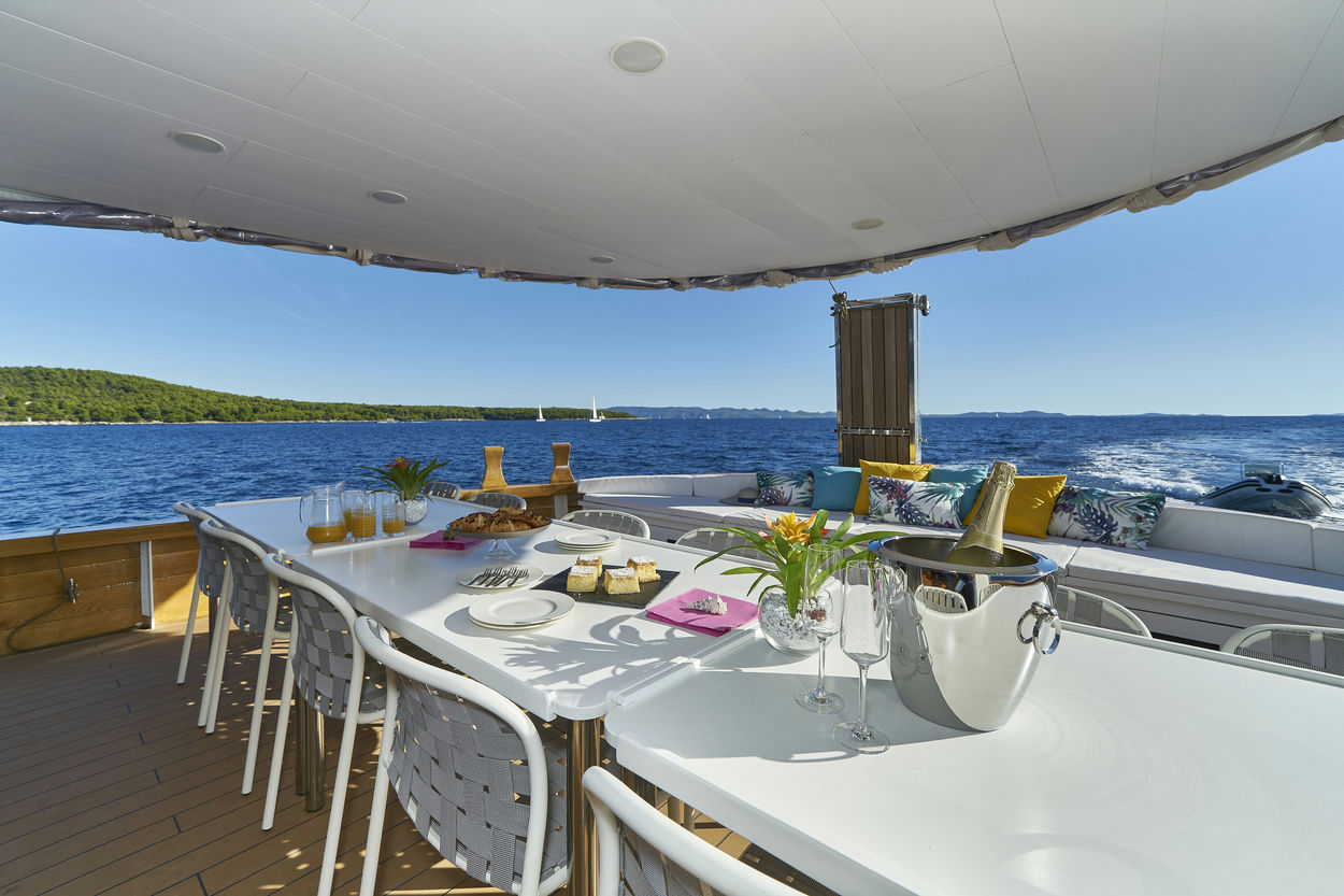 Ardura al fresco dining area (7)