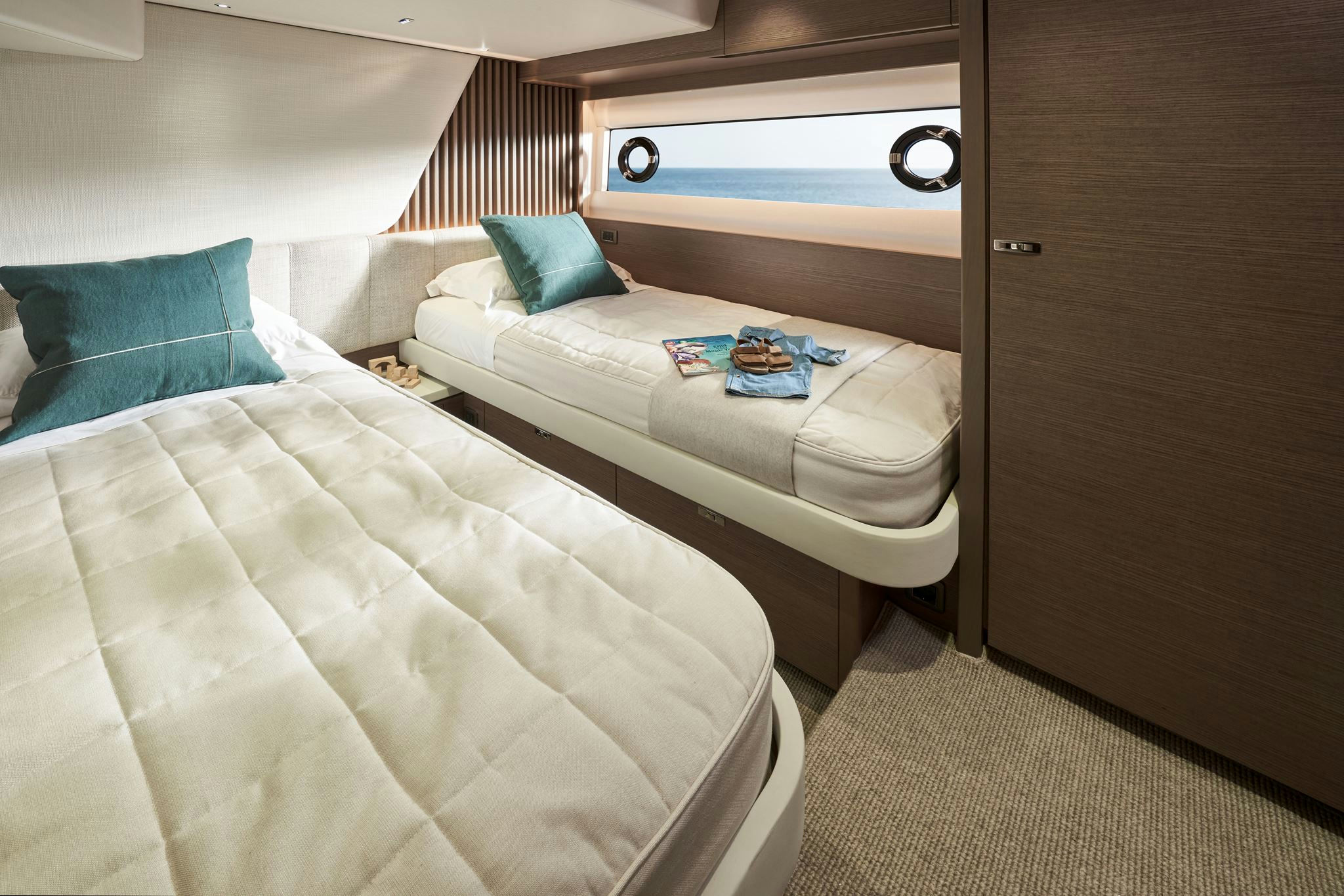Interior PRINCESS Y72 image 22