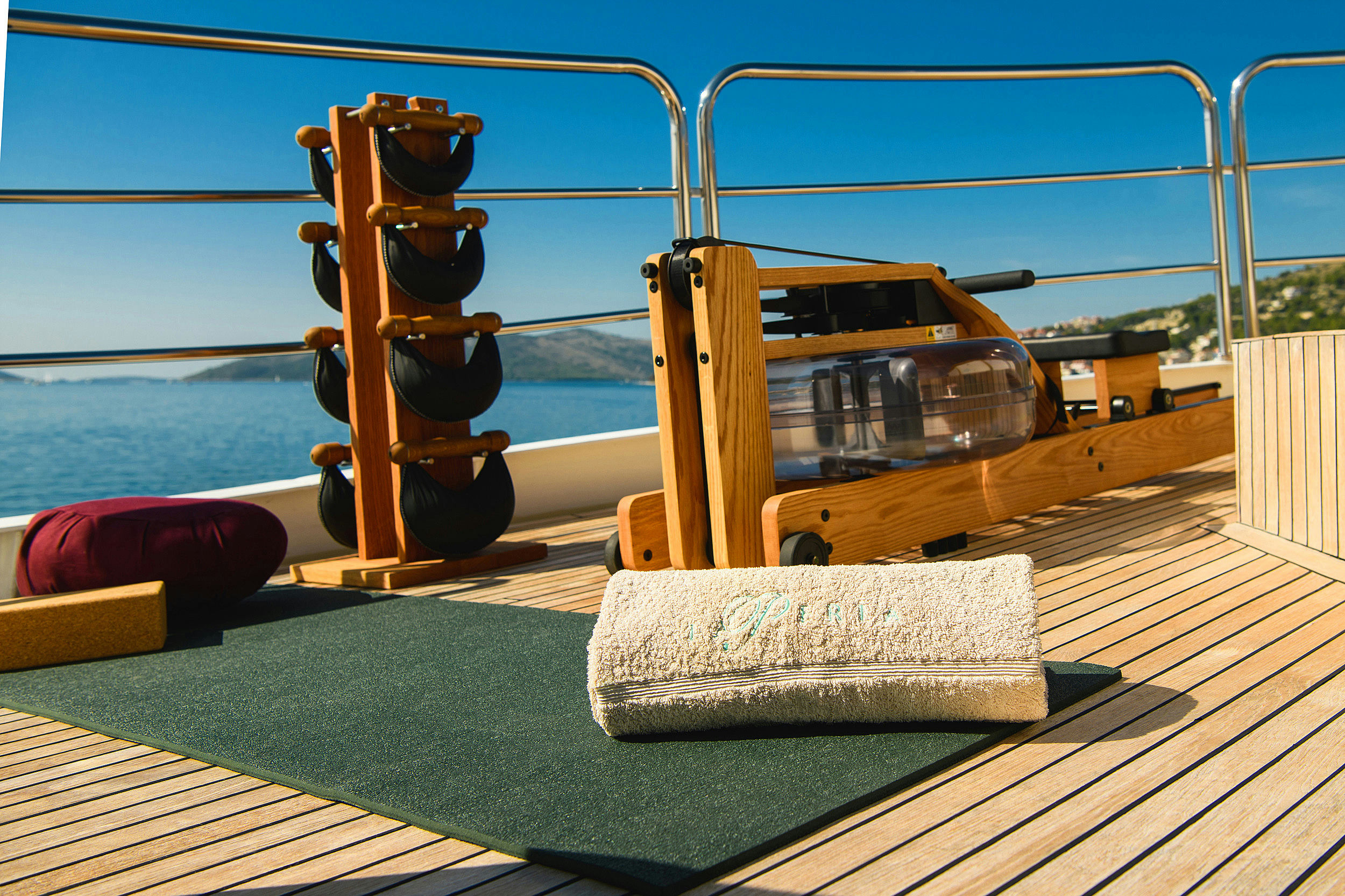 La Perla featured boat