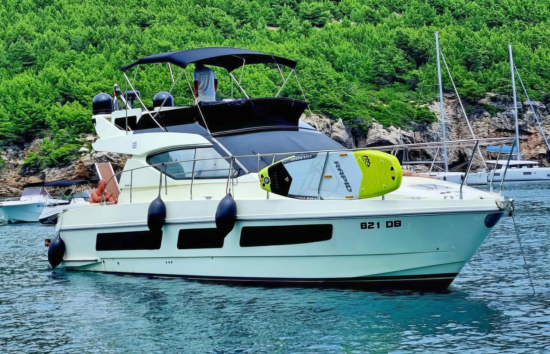 Ferretti 43 photo 2