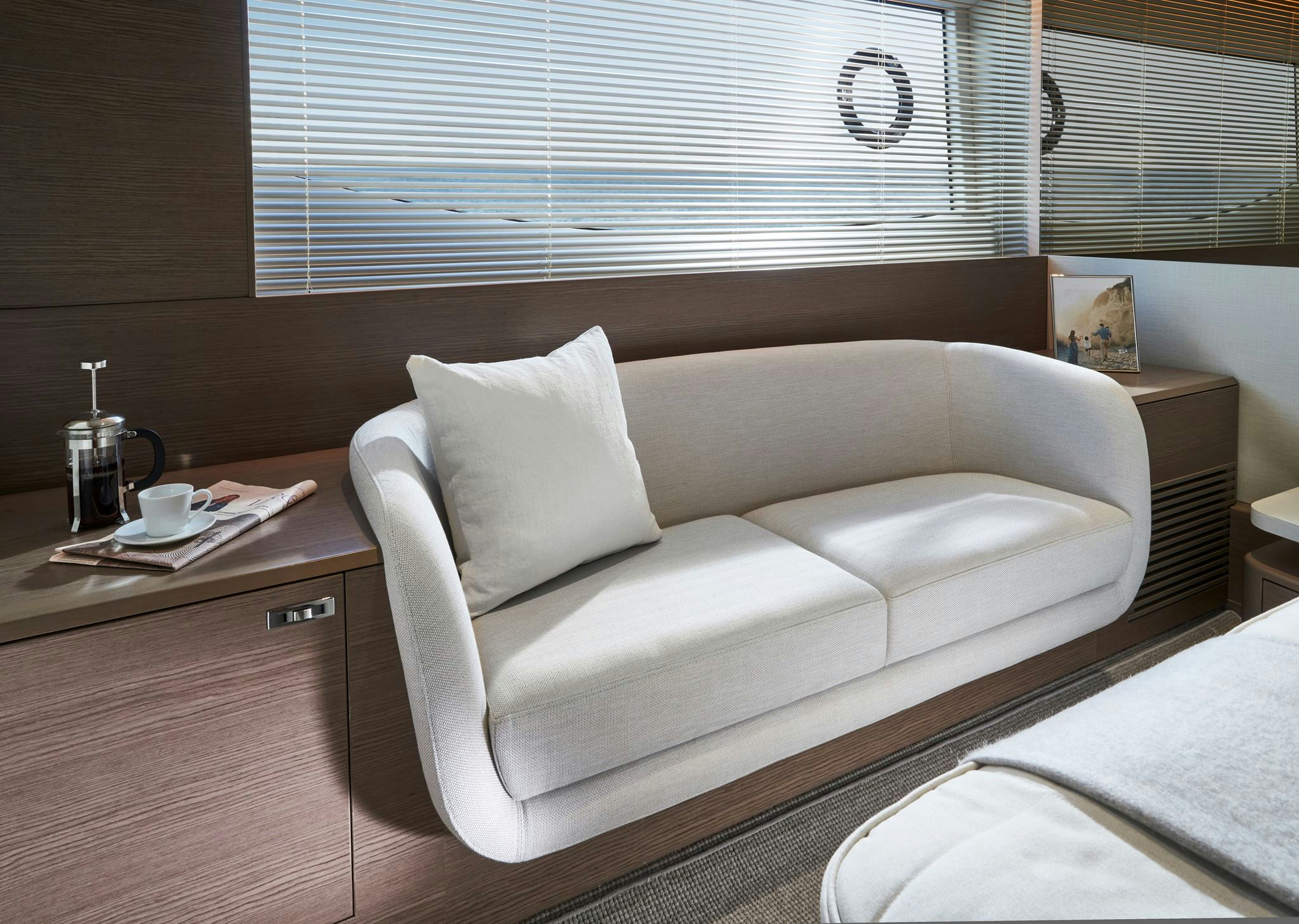 Interior PRINCESS Y72 image 17