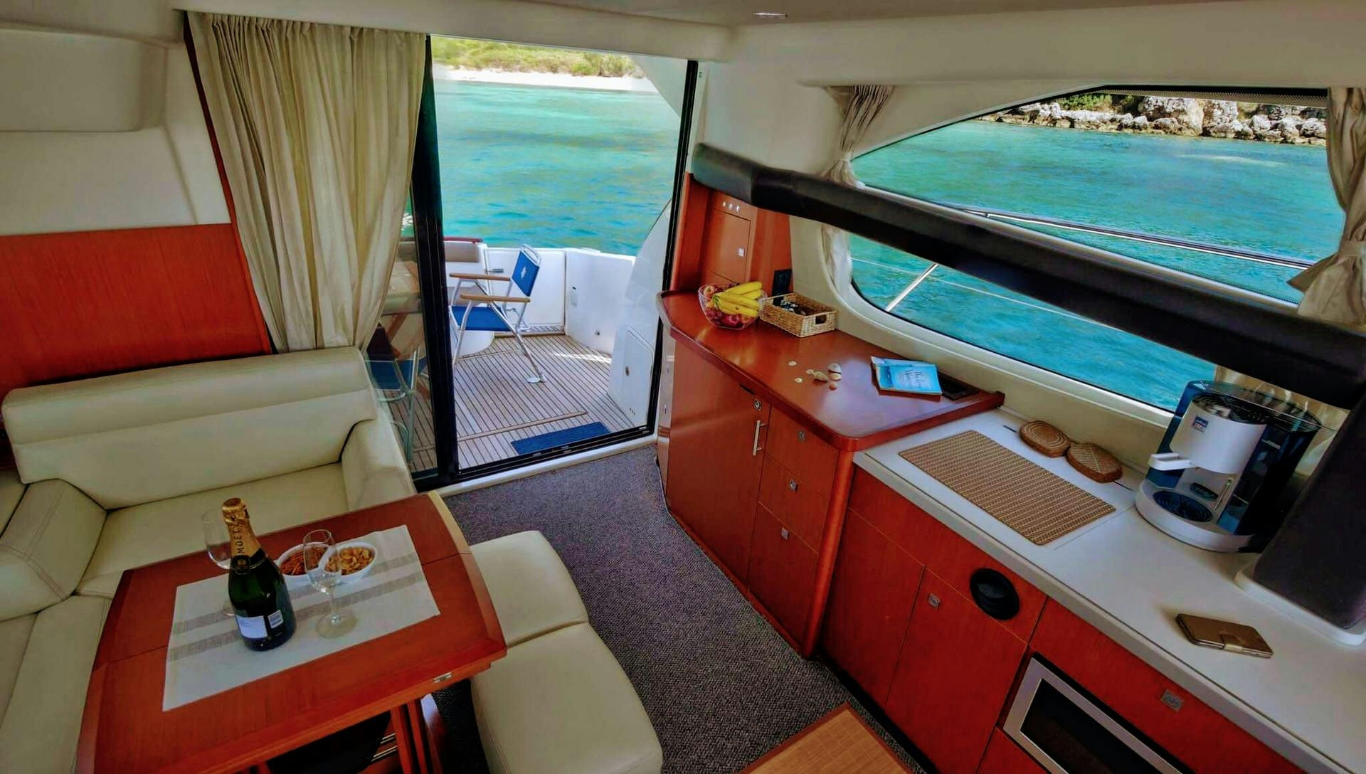 Interior Prestige 440 Fly image 10