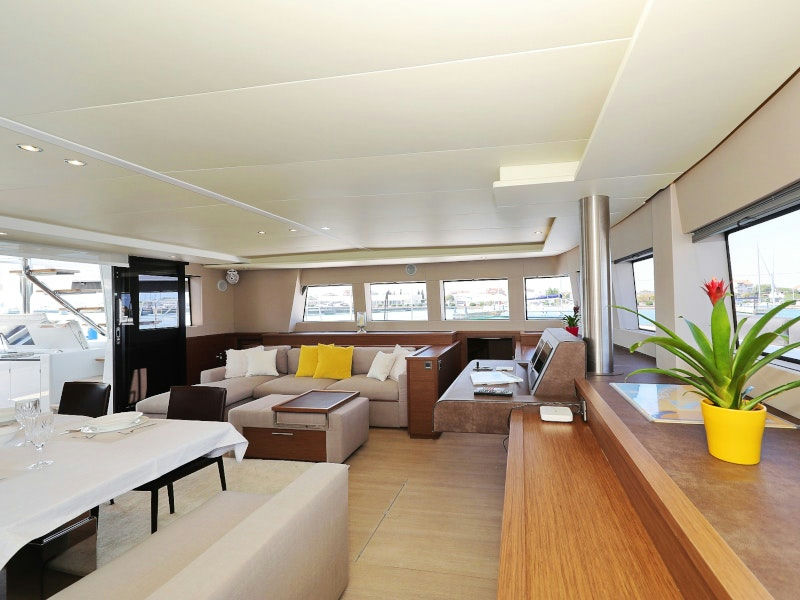 Interior Lagoon 620 image 13