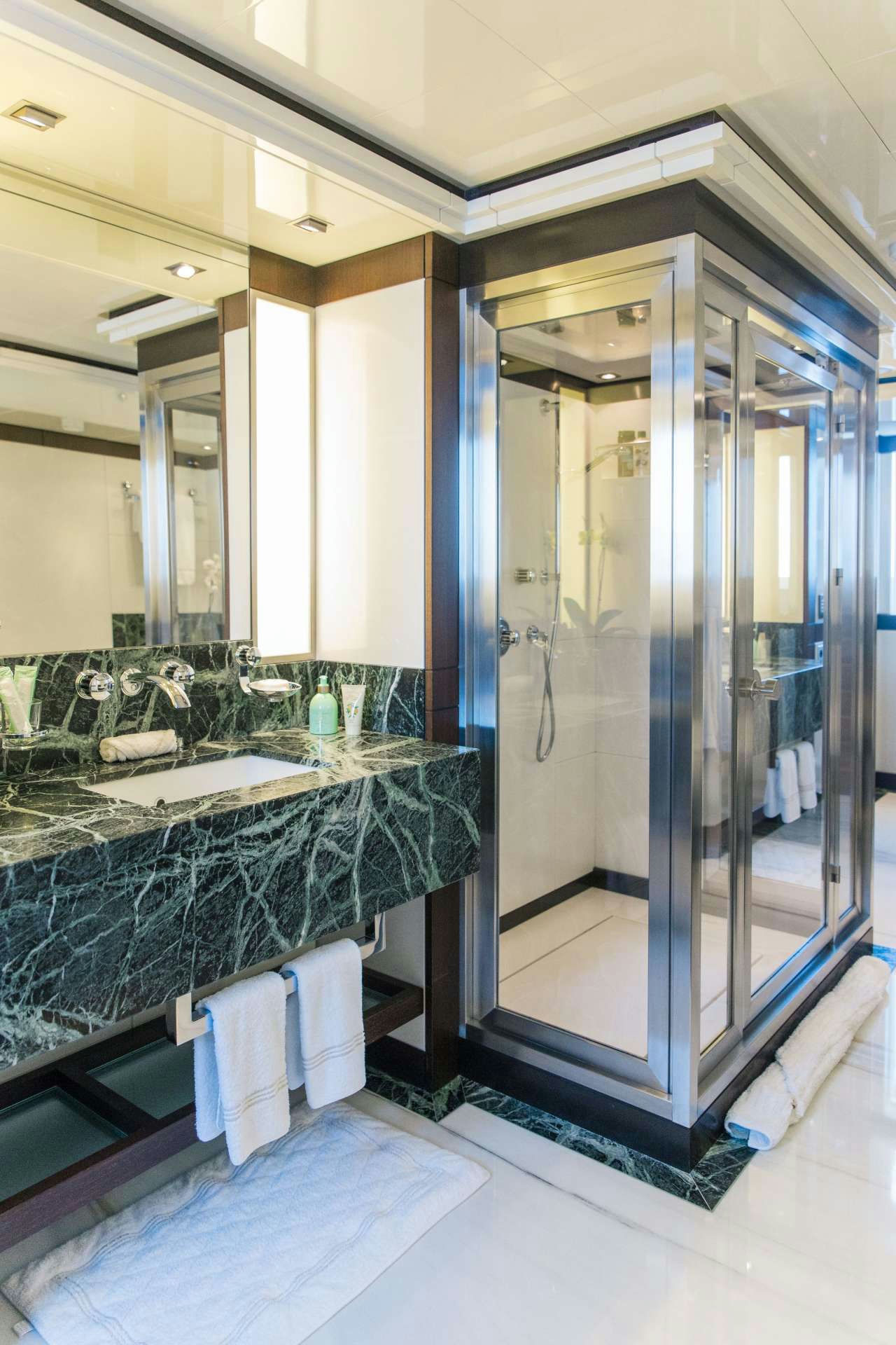 Interior Isa Yacht 47 image 24