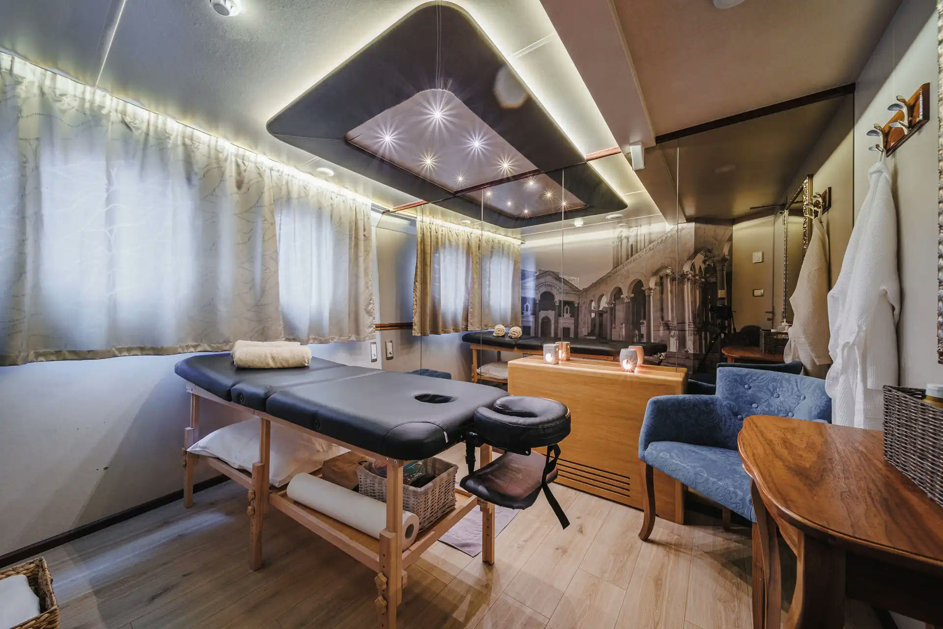 Interior Casablanca image 16