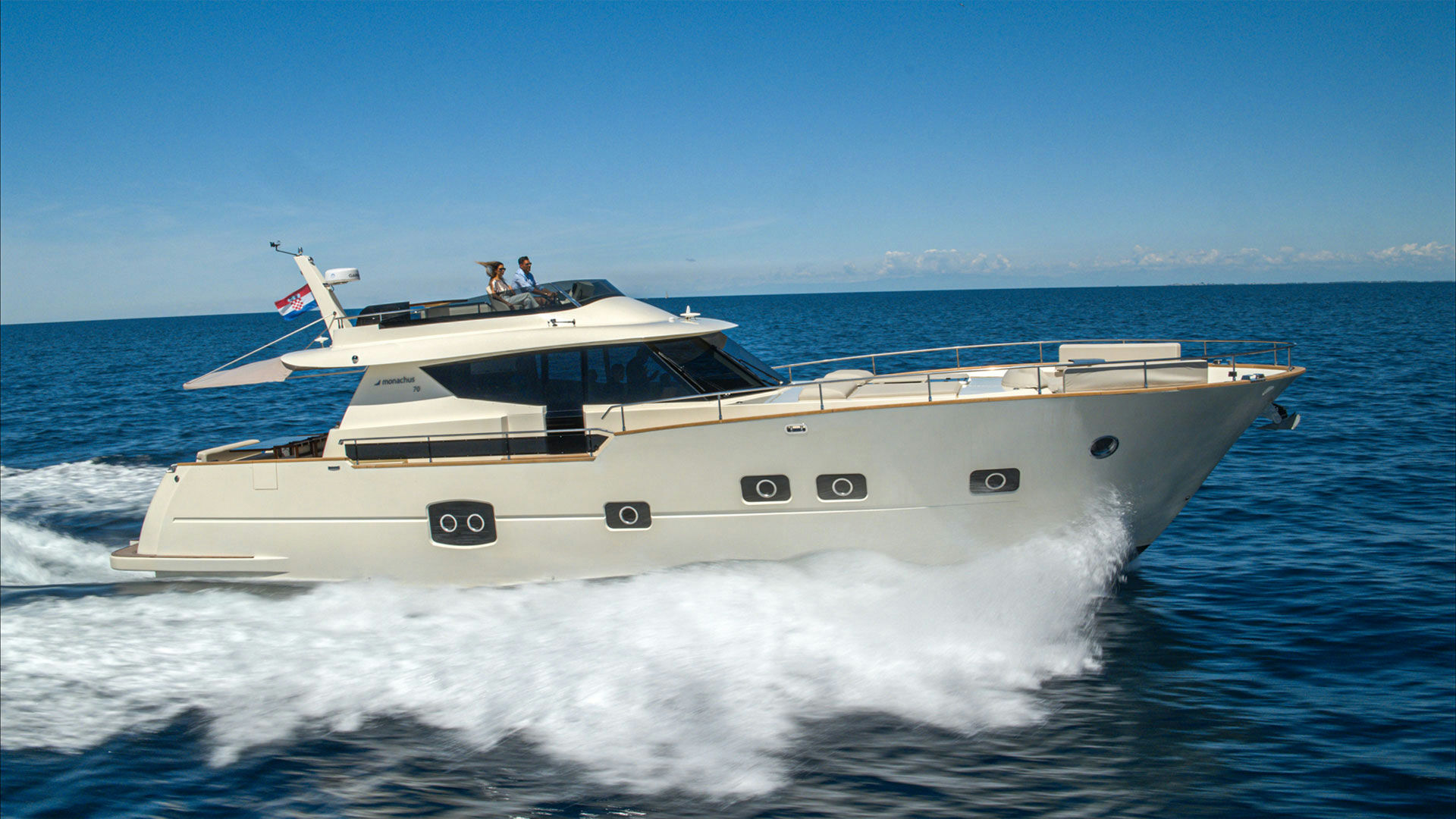 Monachus 70 Fly photo 20