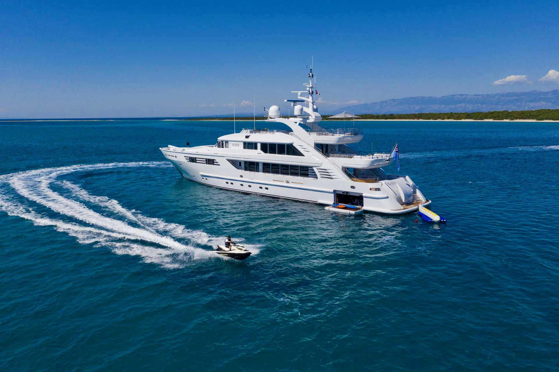 Exterior ISA YACHT 47 image 2