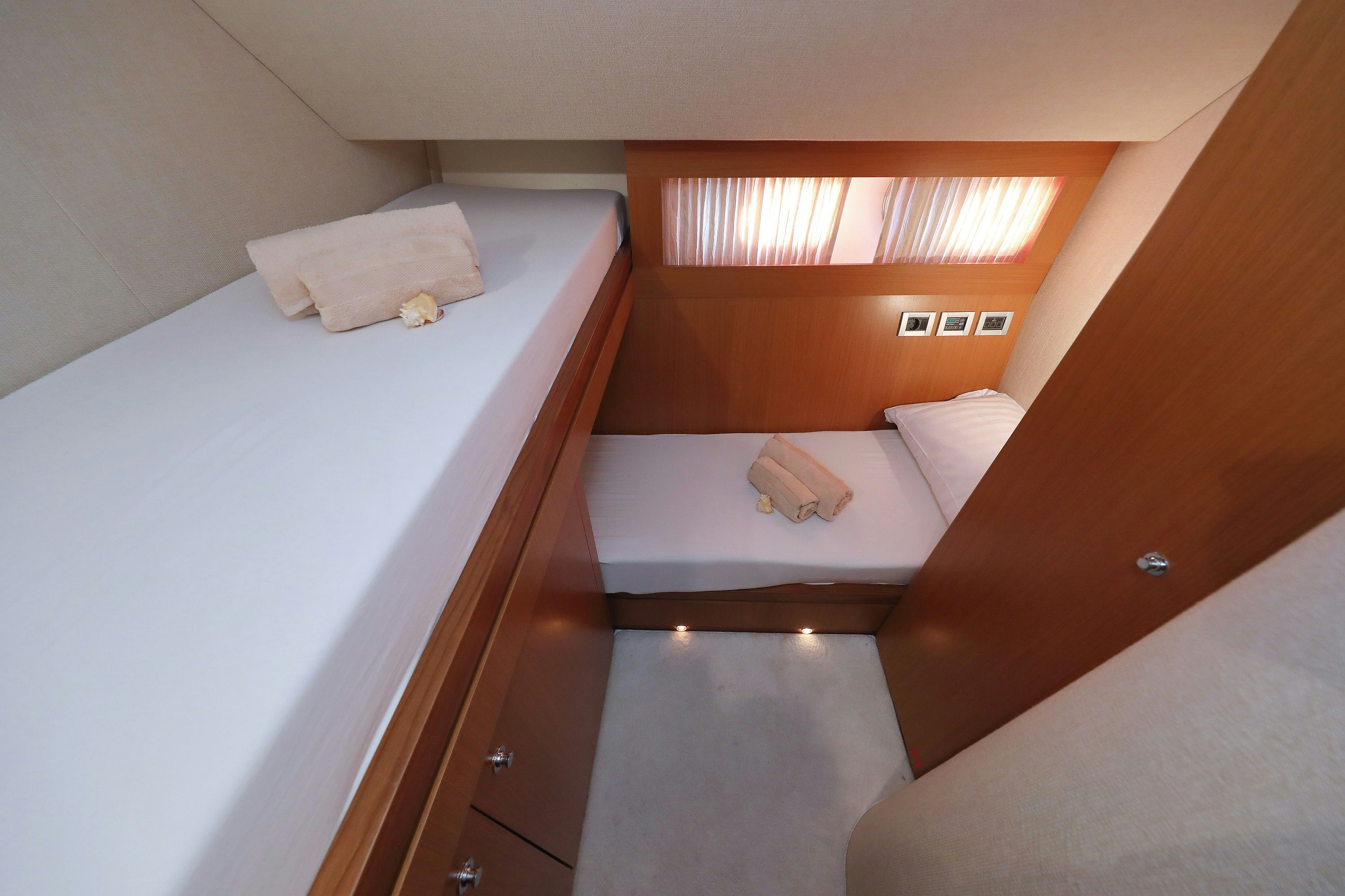 Interior FERRETTI 681 image 26