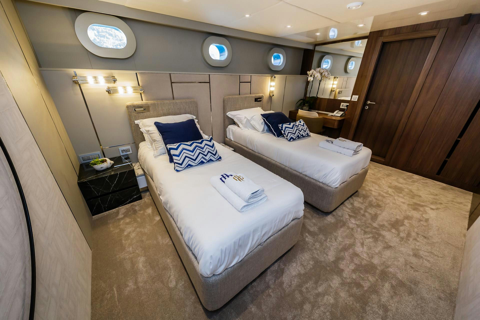 Interior Clase Azul image 17