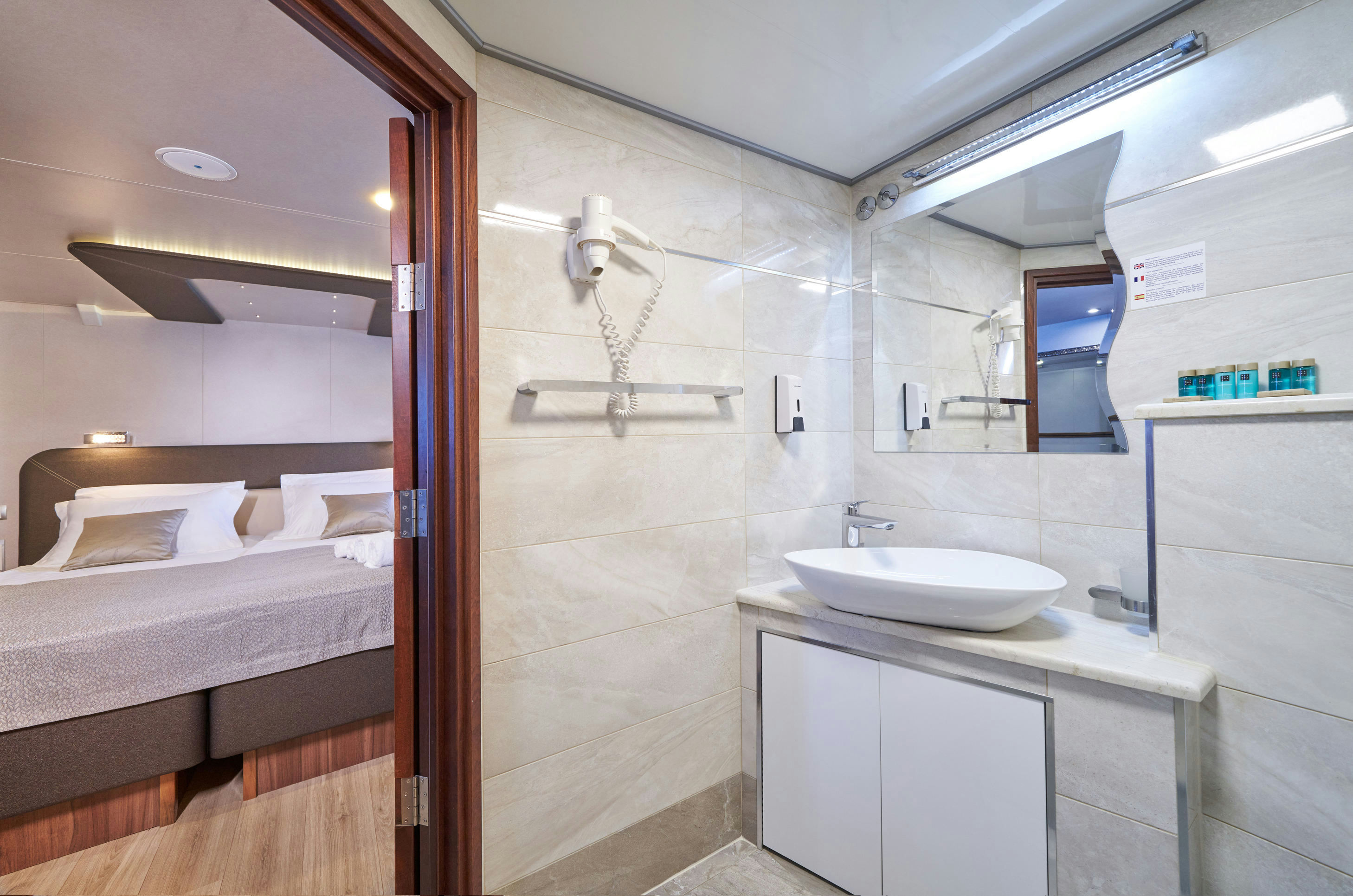 Interior CASABLANCA image 22