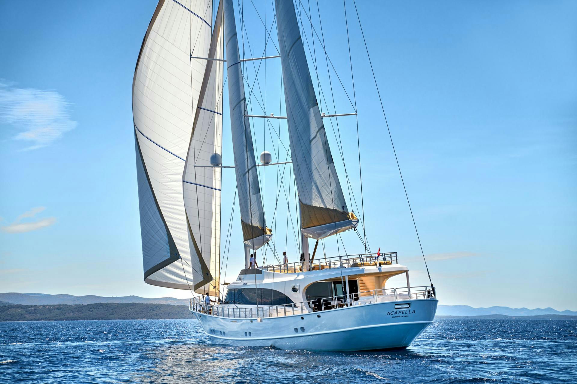 Luxury yachts for Sailing category