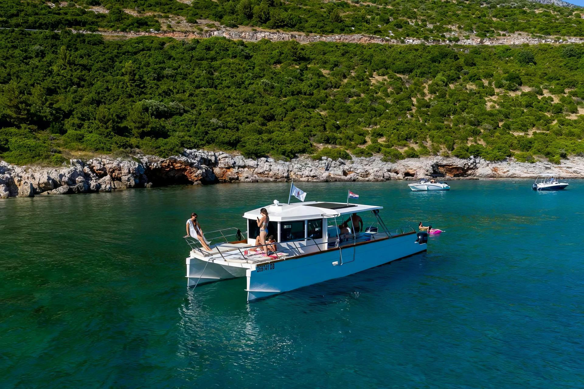 Exterior Day Catamaran 12 image 0