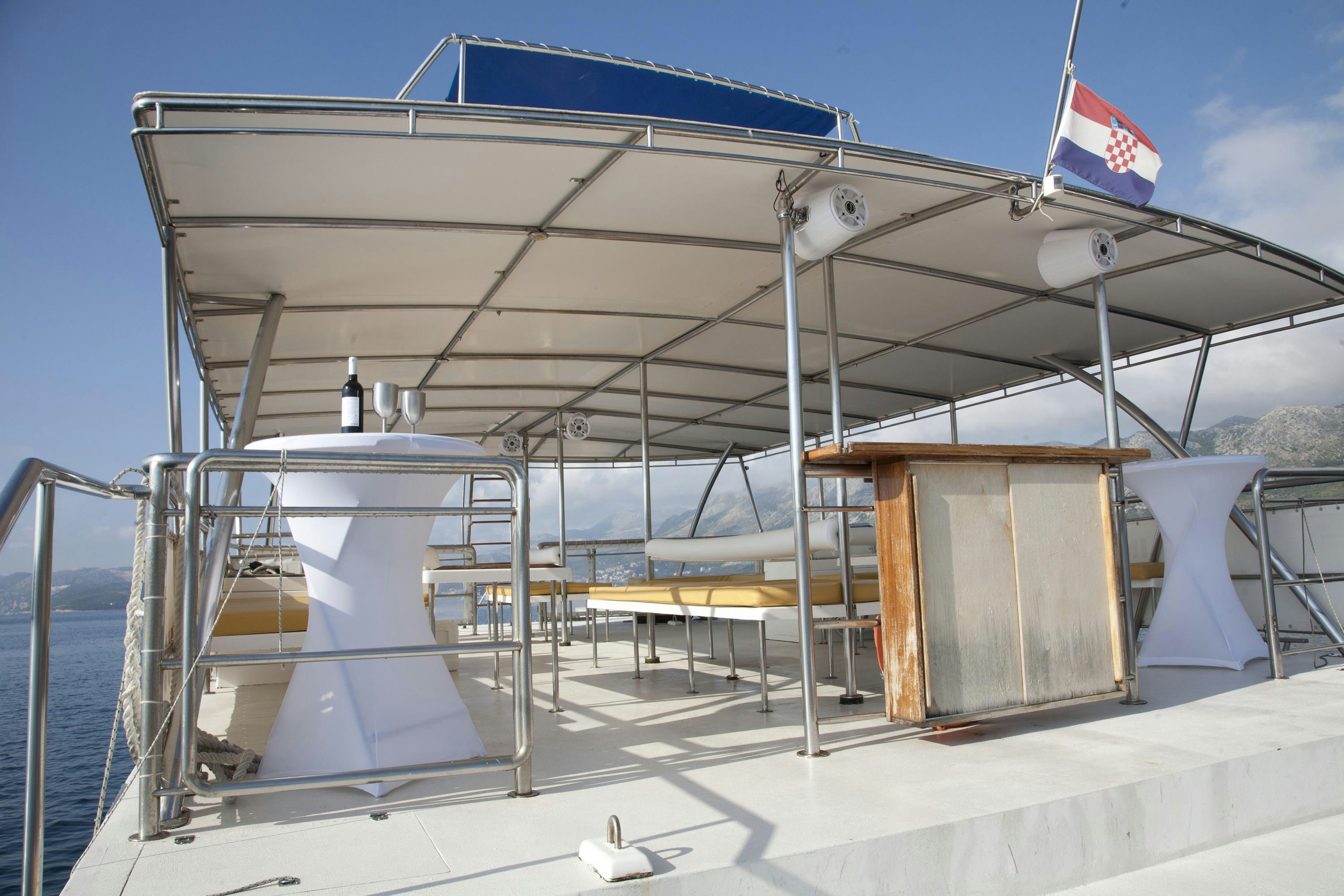 Exterior Day Catamaran 17 image 3