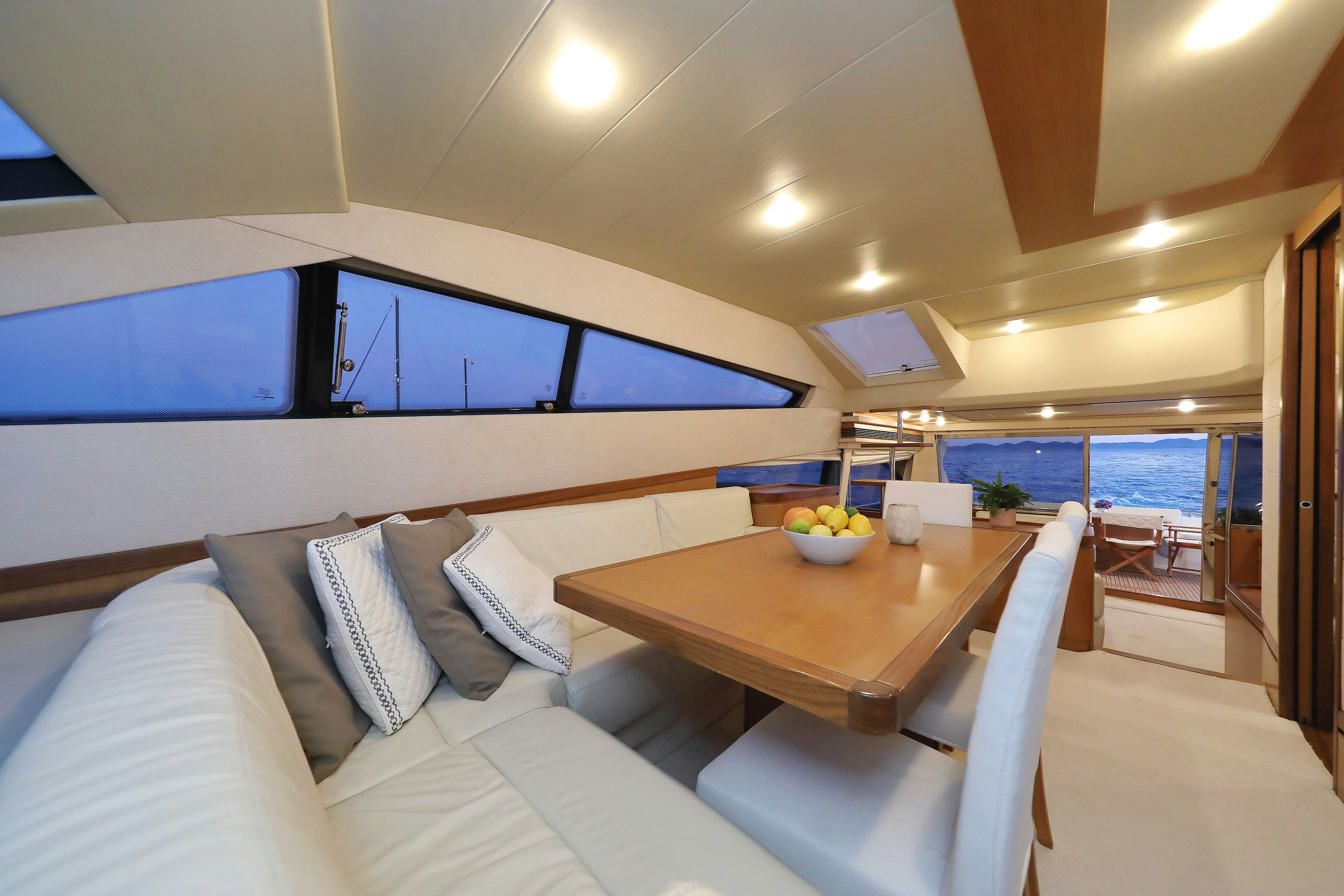 Interior FERRETTI 681 image 18
