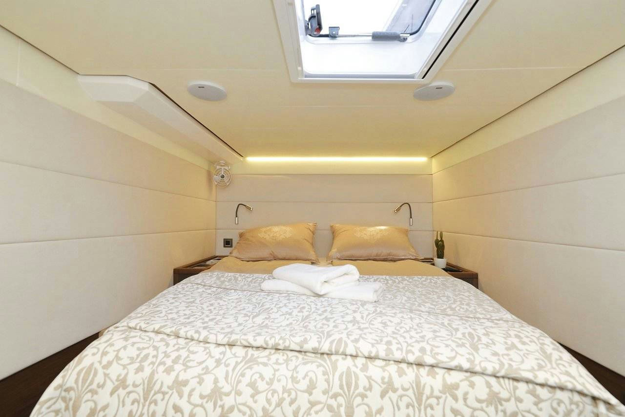 Interior Lagoon 620 image 20