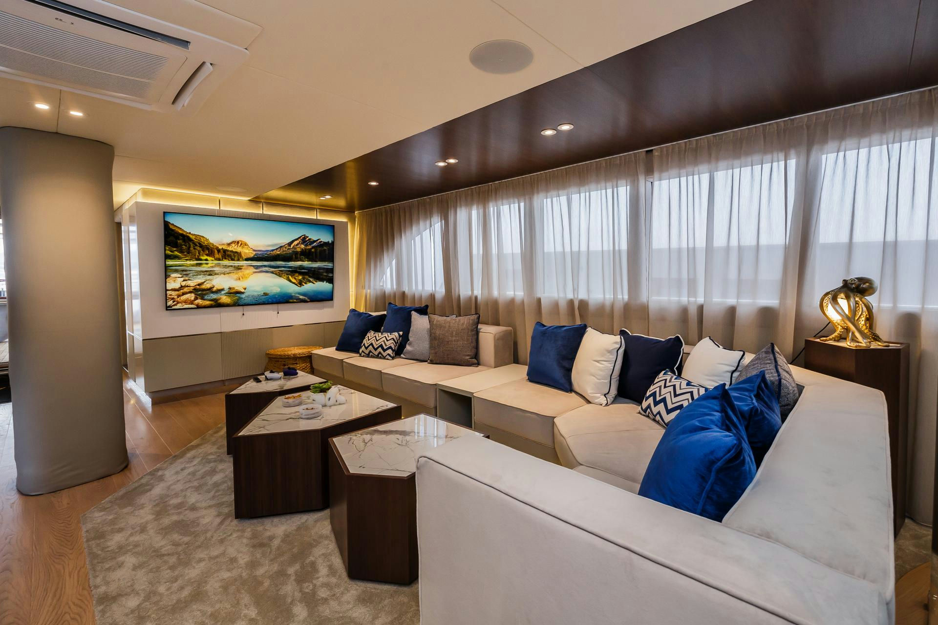 Interior Clase Azul image 11