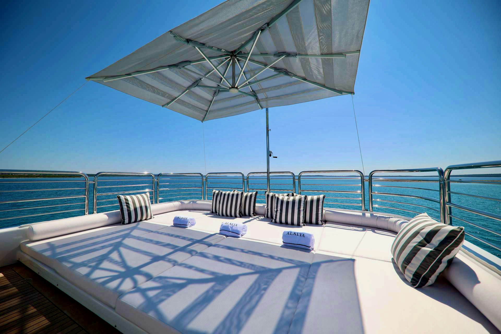 Exterior ISA YACHT 47 image 11