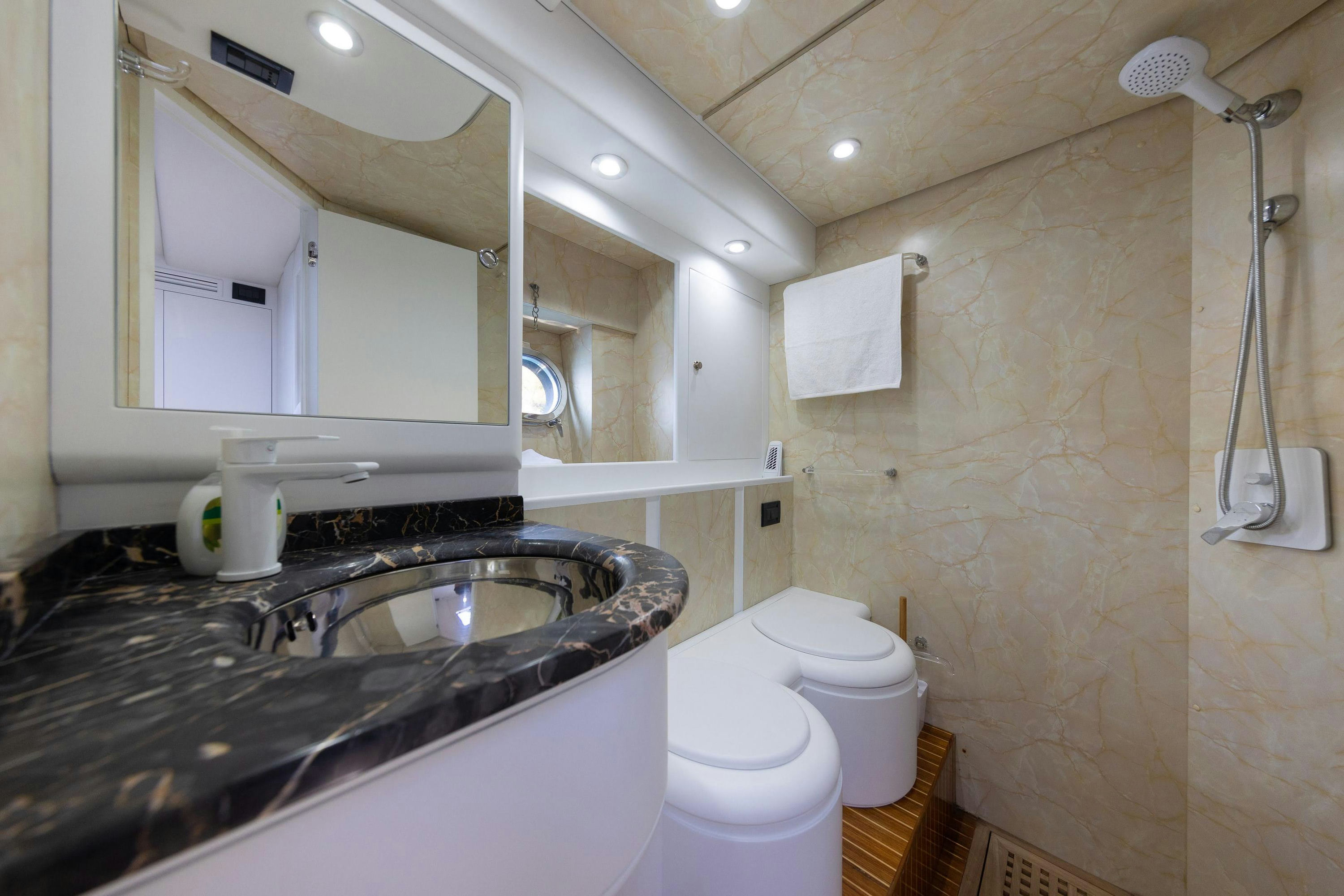 Interior TECNOMAR MADRAS 64 image 22
