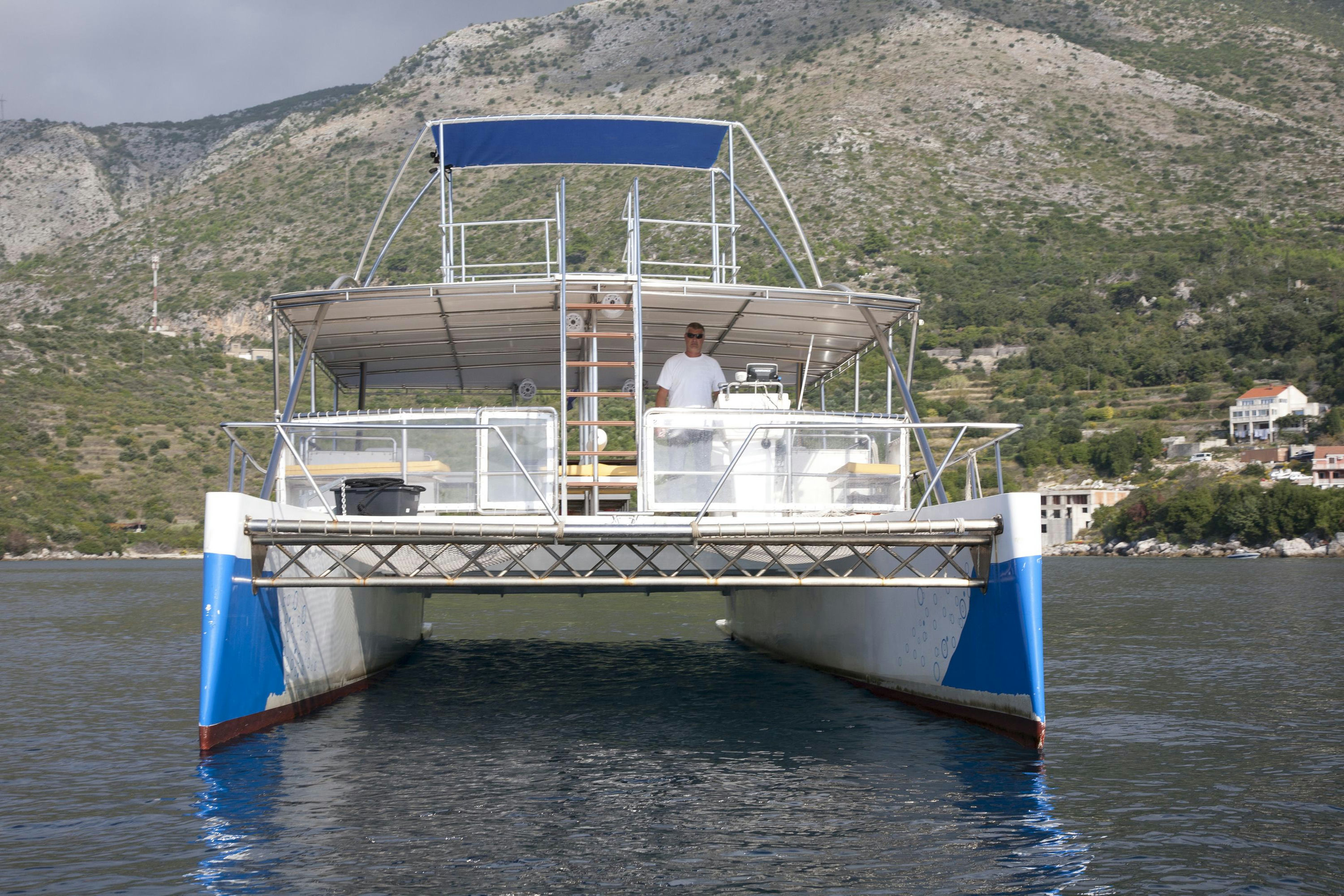 Exterior Day Catamaran 17 image 5